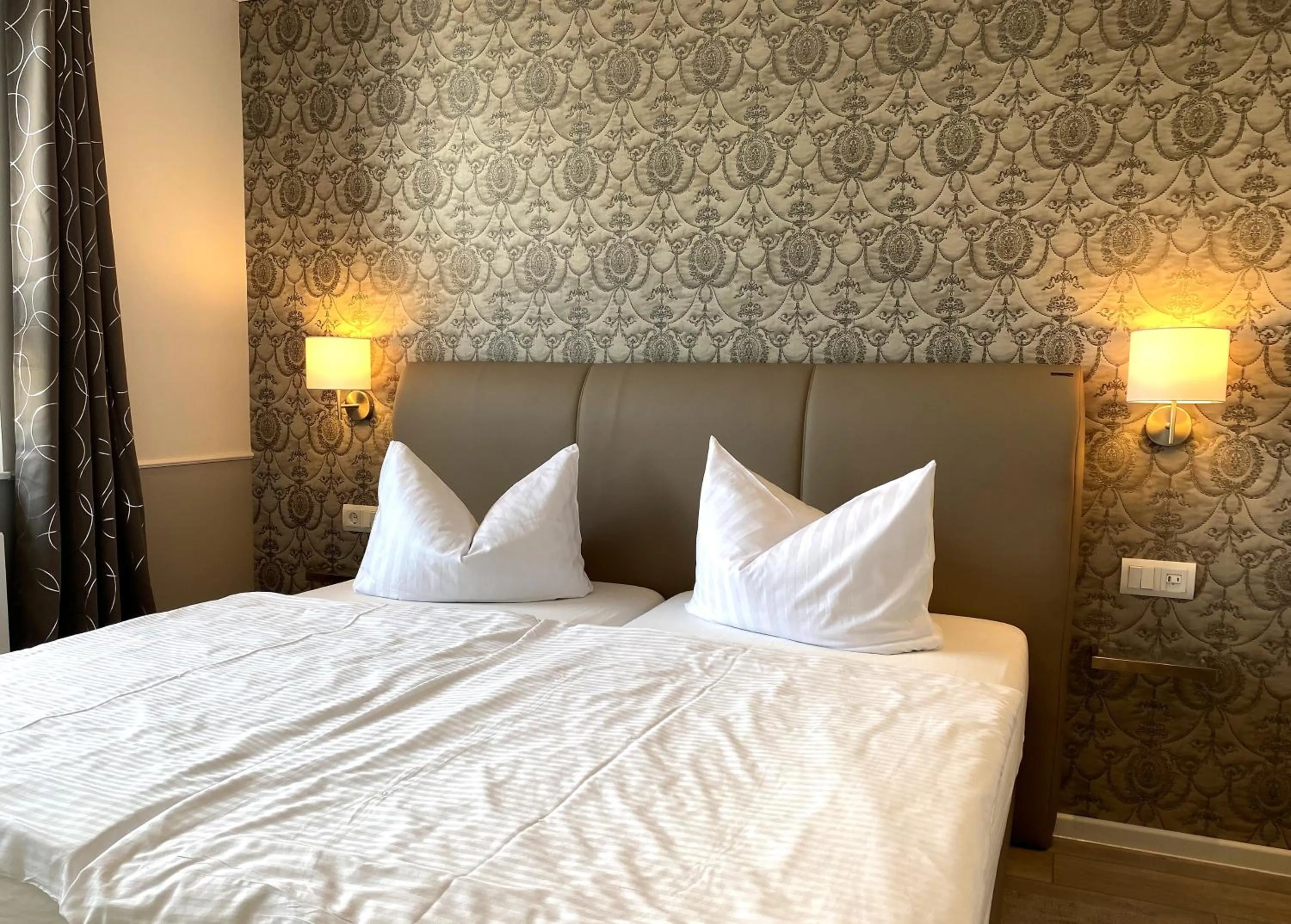 Bedroom, Bed in Hotel zum Hafen