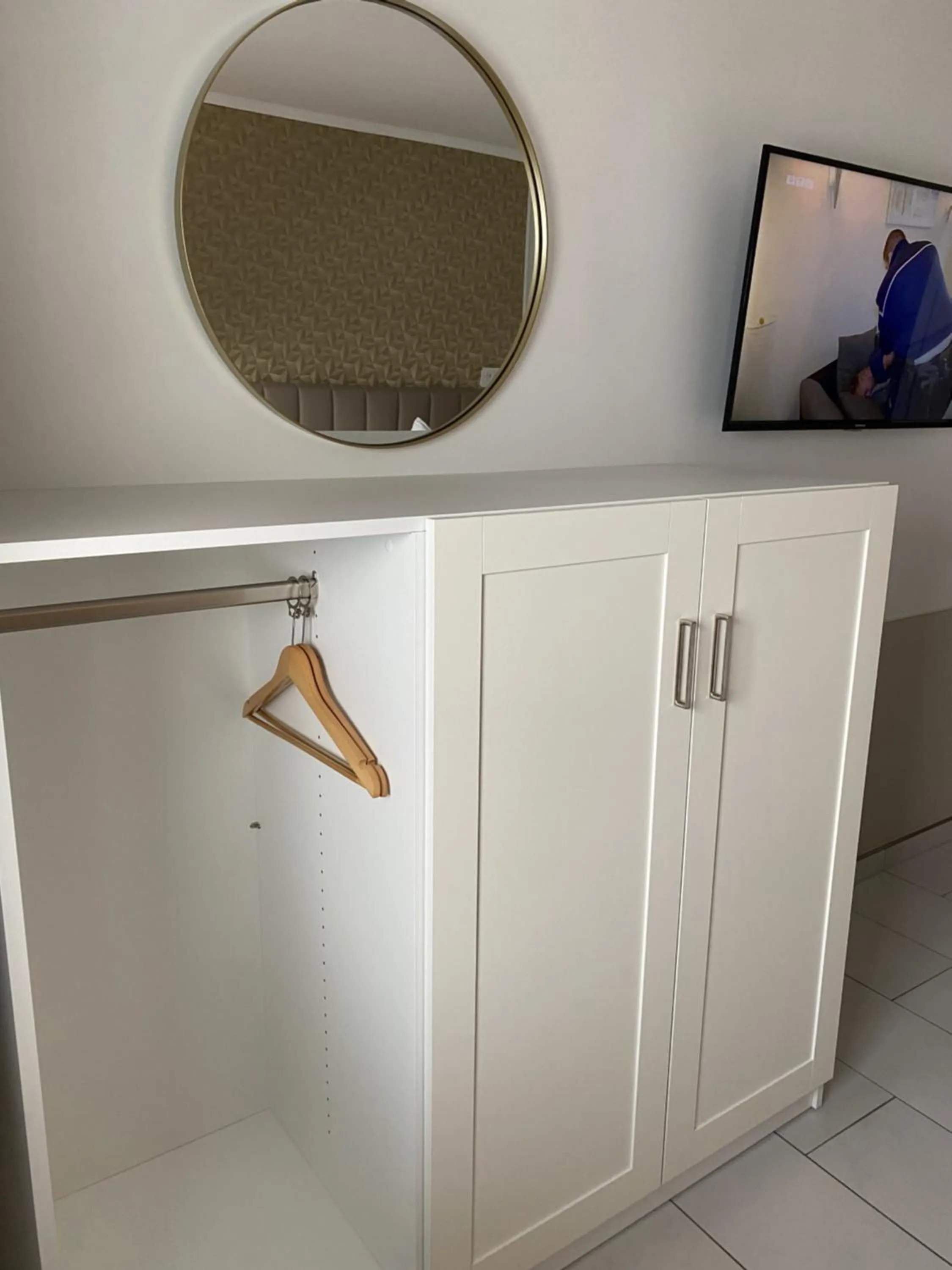 wardrobe in Hotel zum Hafen