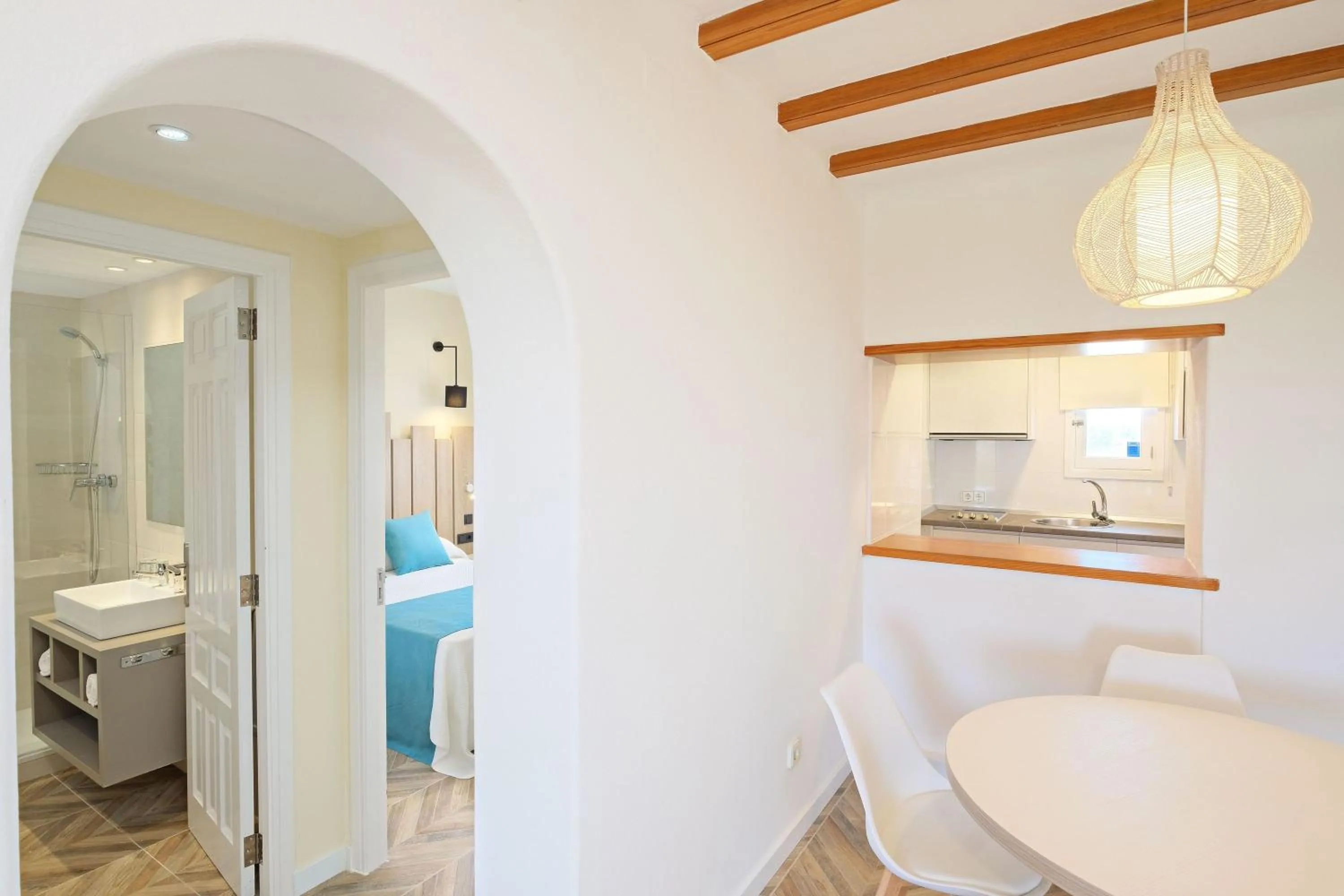 Decorative detail in azuLine Apartamentos Can Sanso