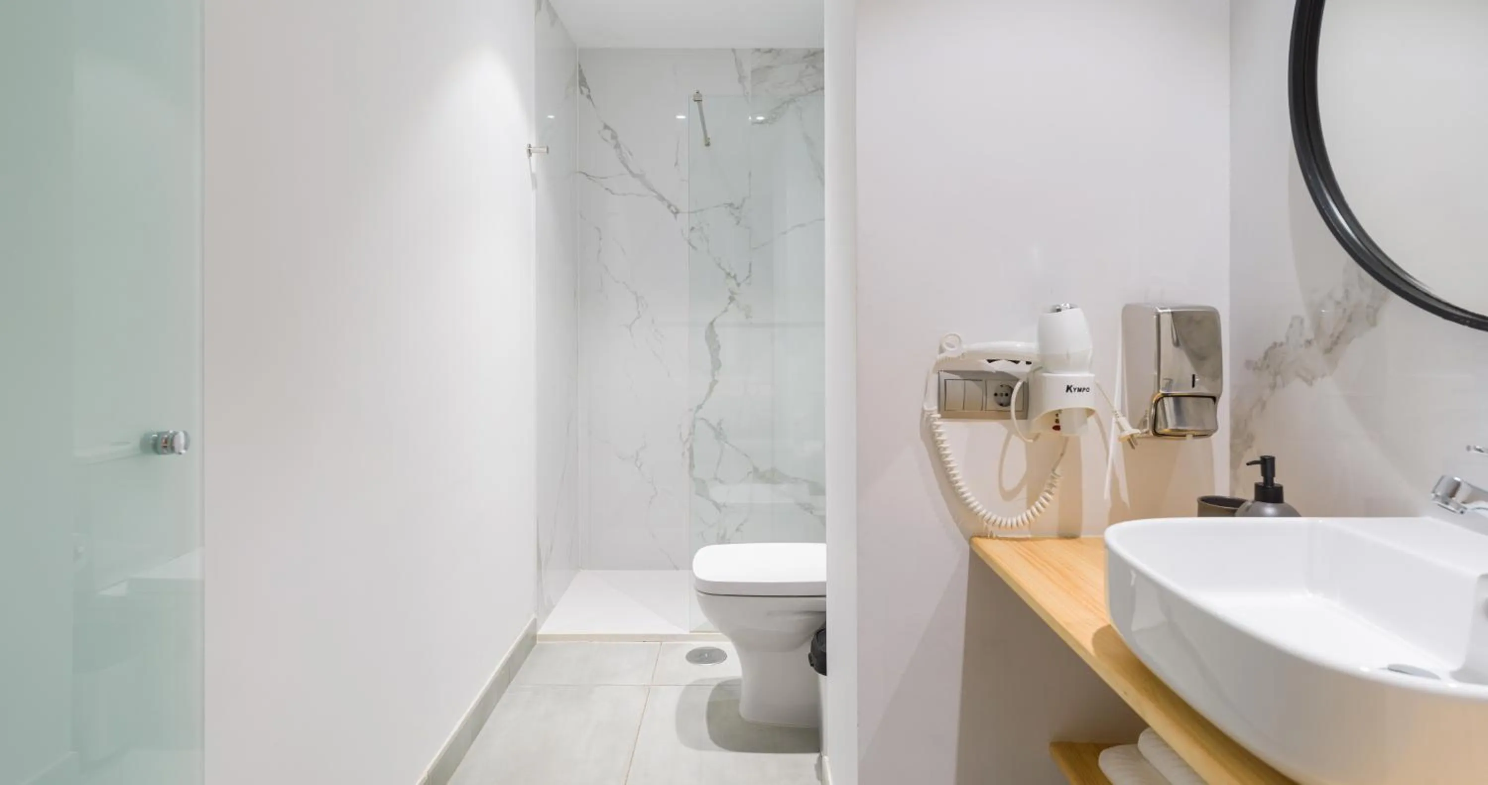 Shower in Tusity One