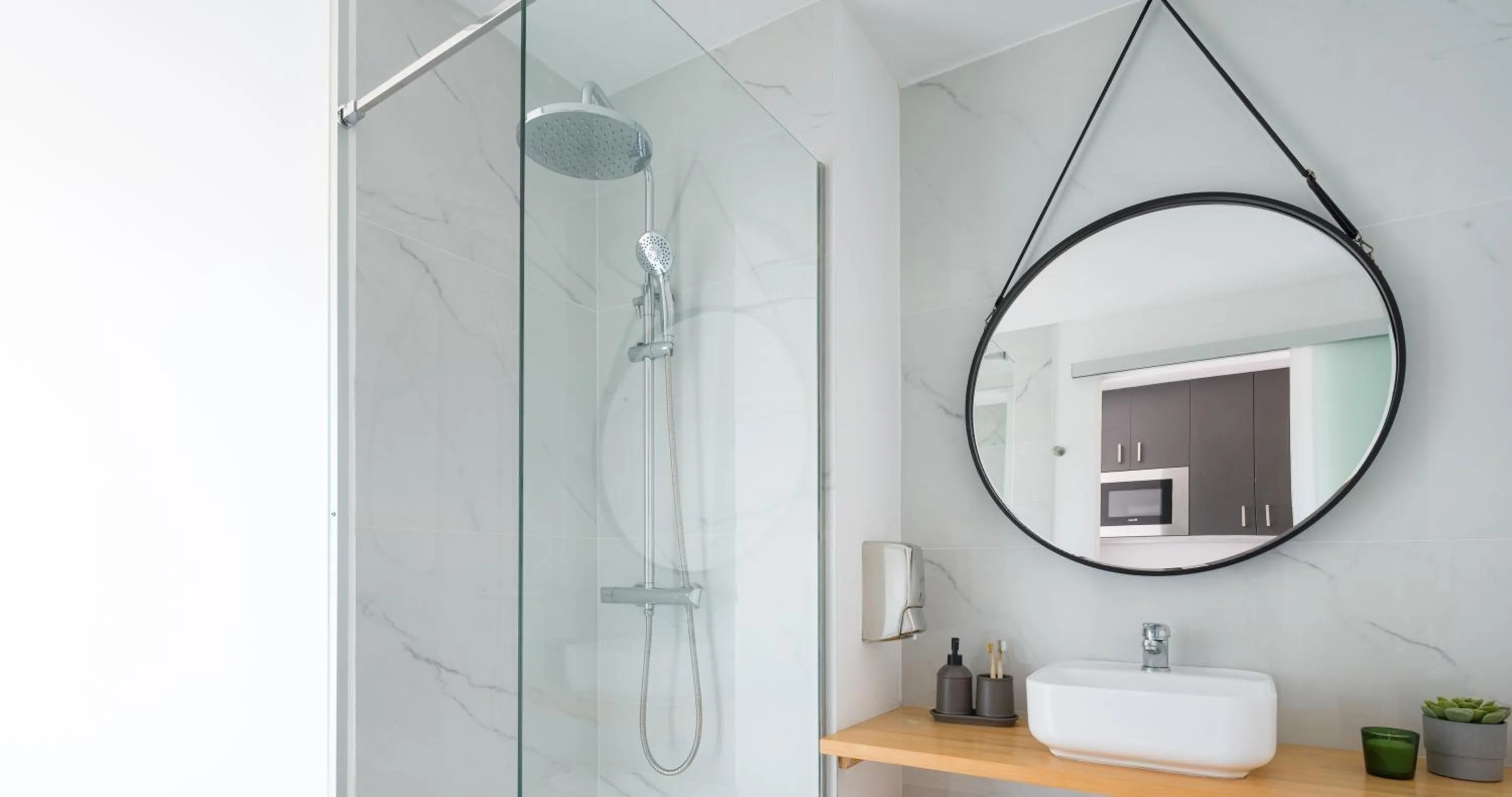 Shower in Tusity One