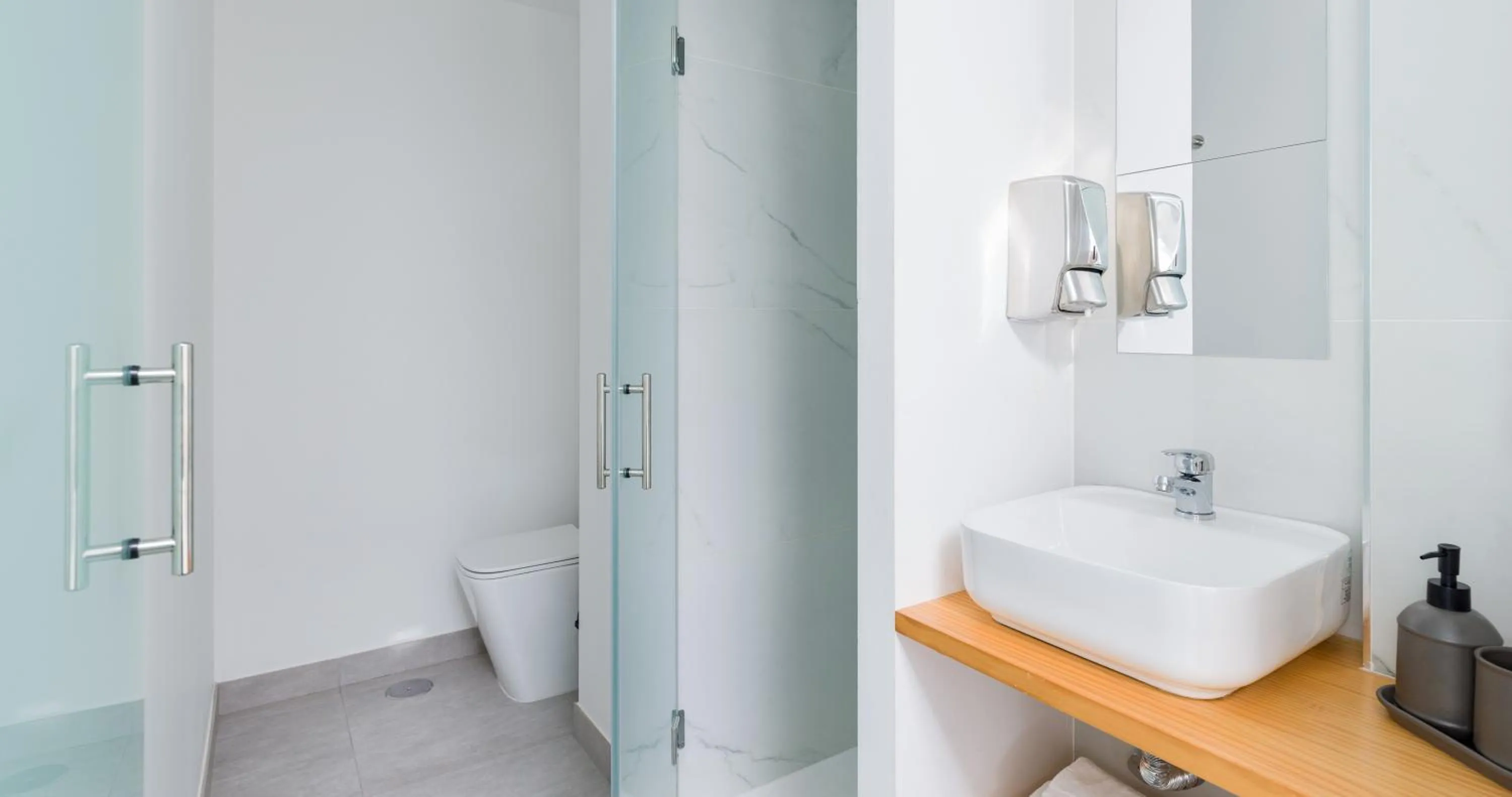 Shower in Tusity One