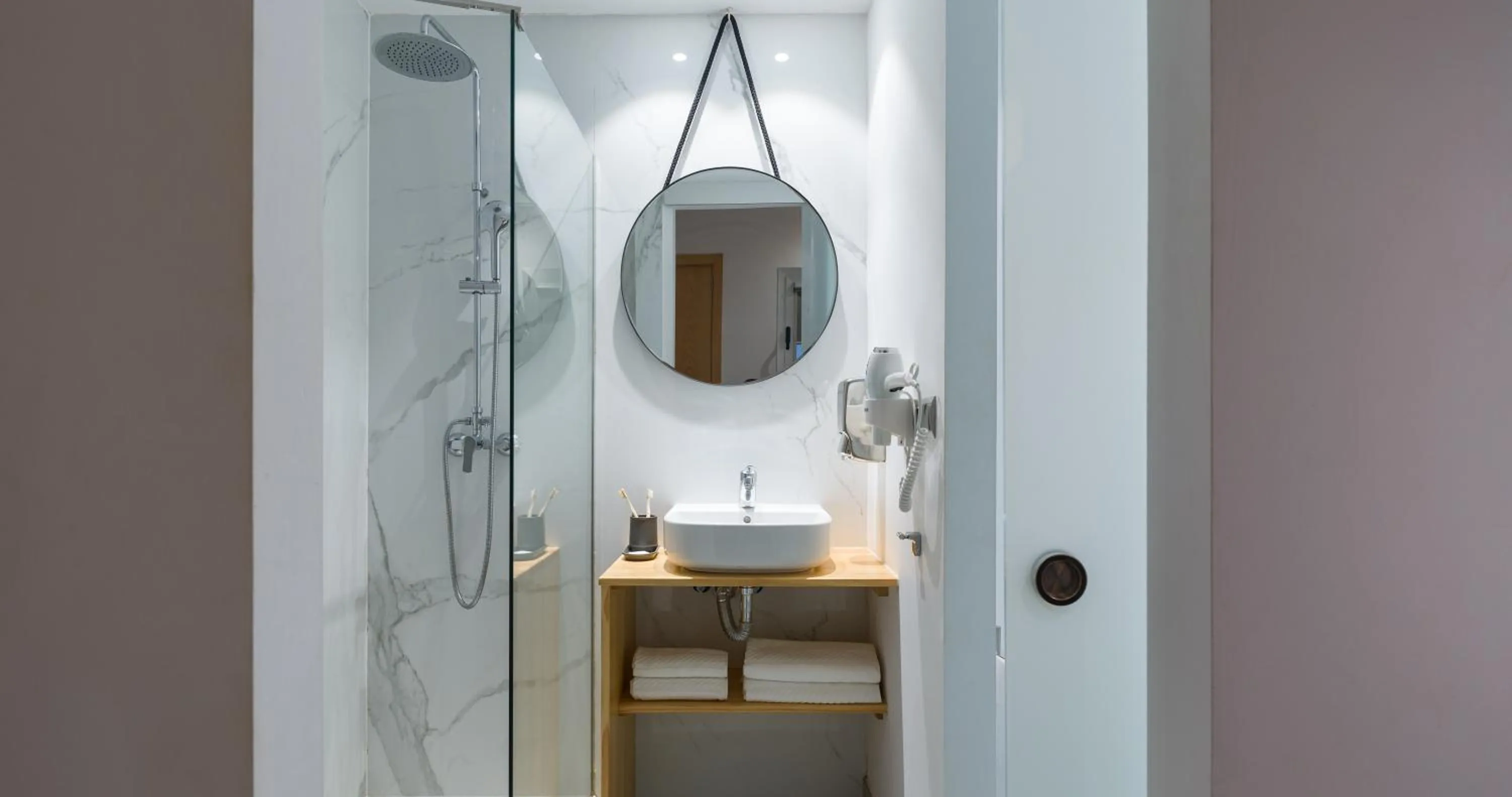 Shower in Tusity One