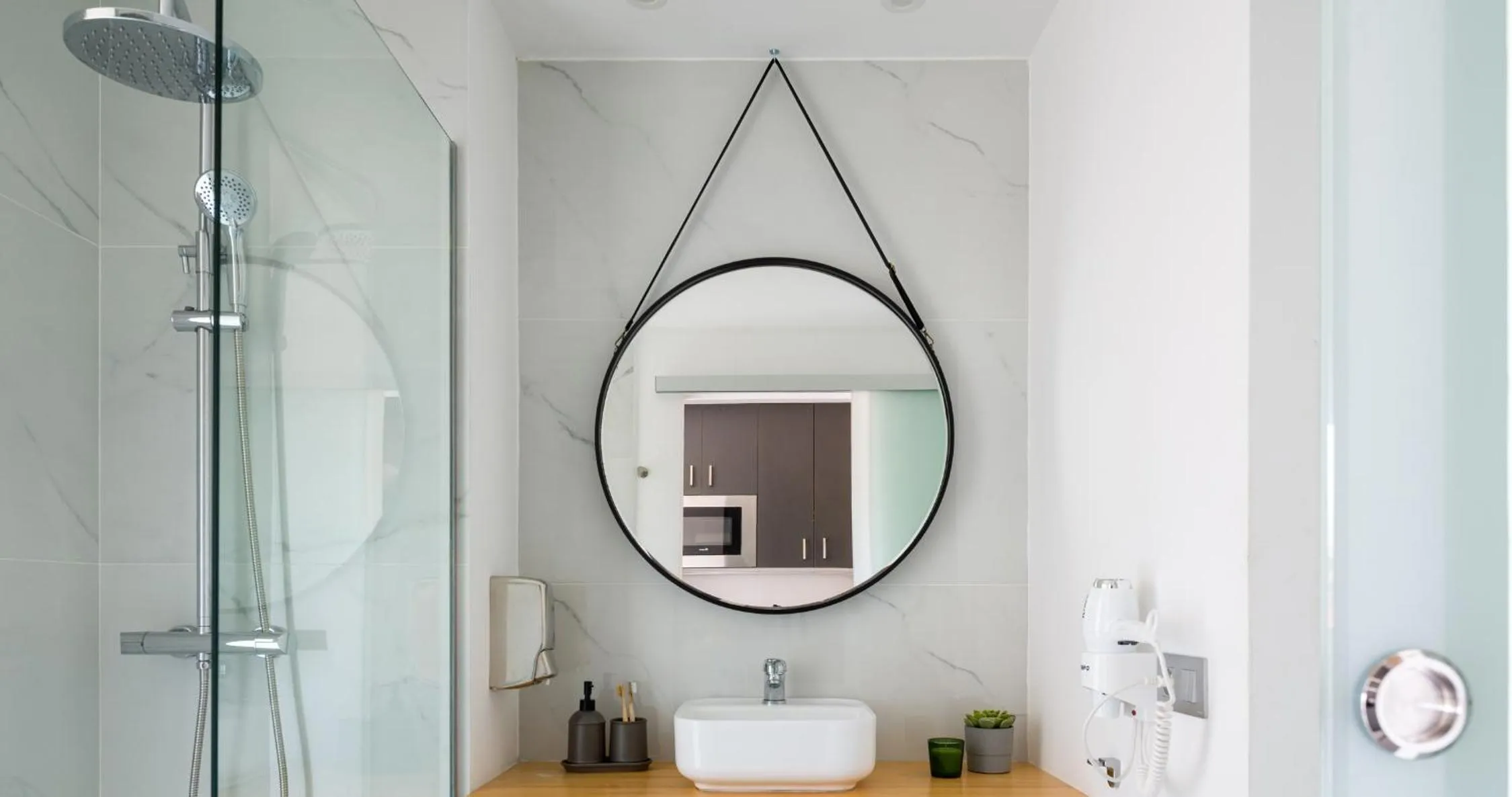 Shower in Tusity One