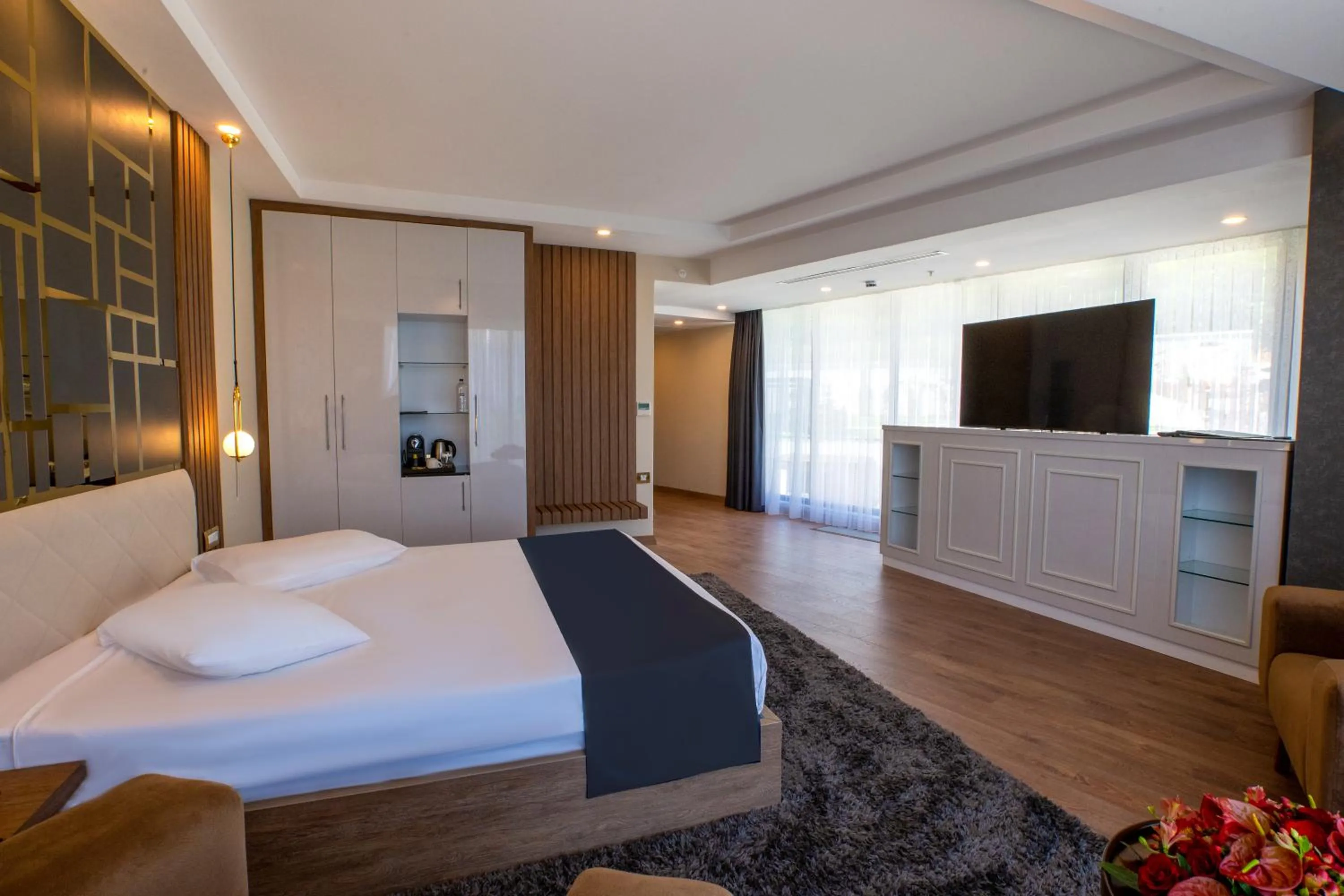 Communal lounge/ TV room, Bed in Cabir Deluxe Hotel Sapanca