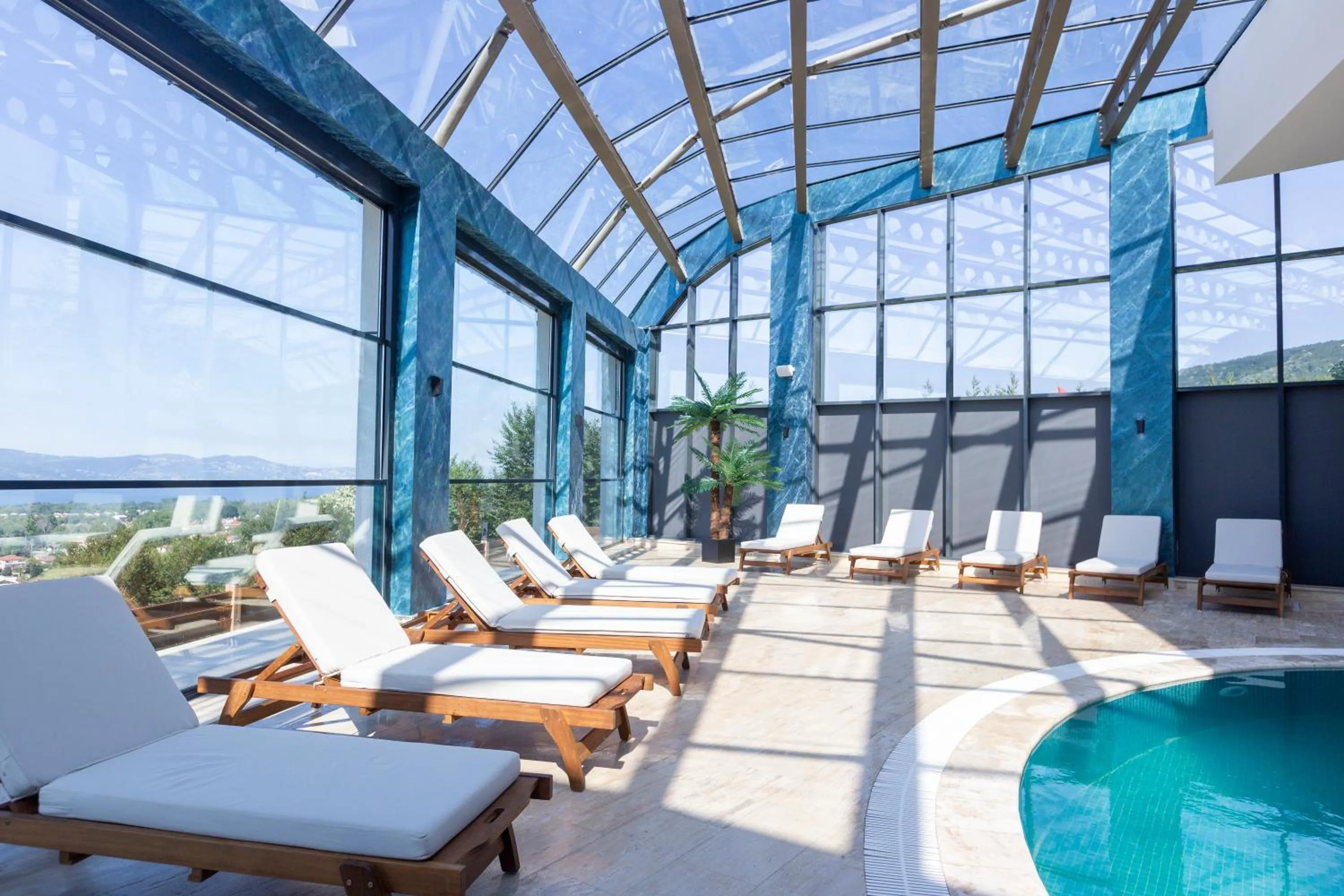 Swimming pool in Cabir Deluxe Hotel Sapanca