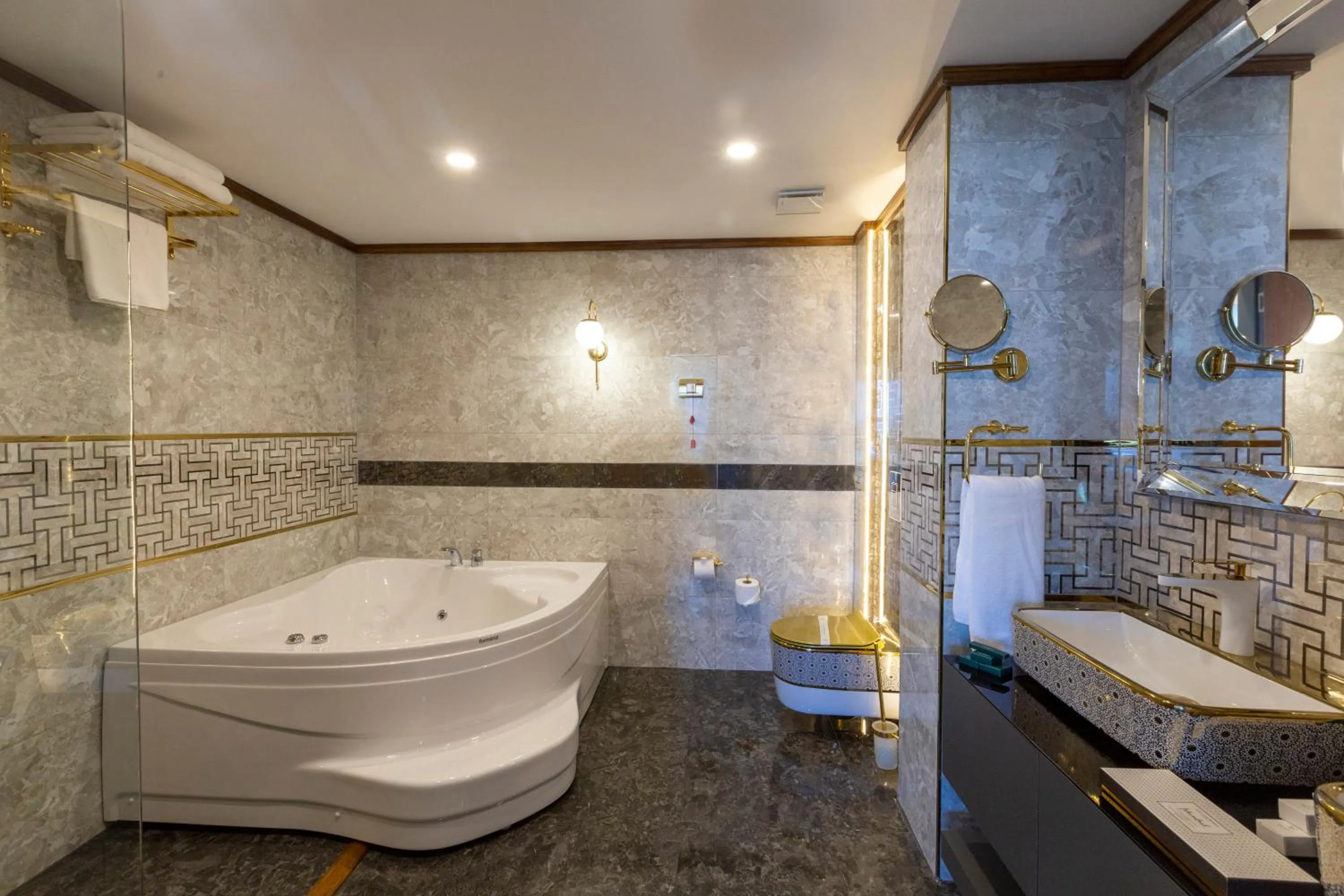 Bathroom in Cabir Deluxe Hotel Sapanca