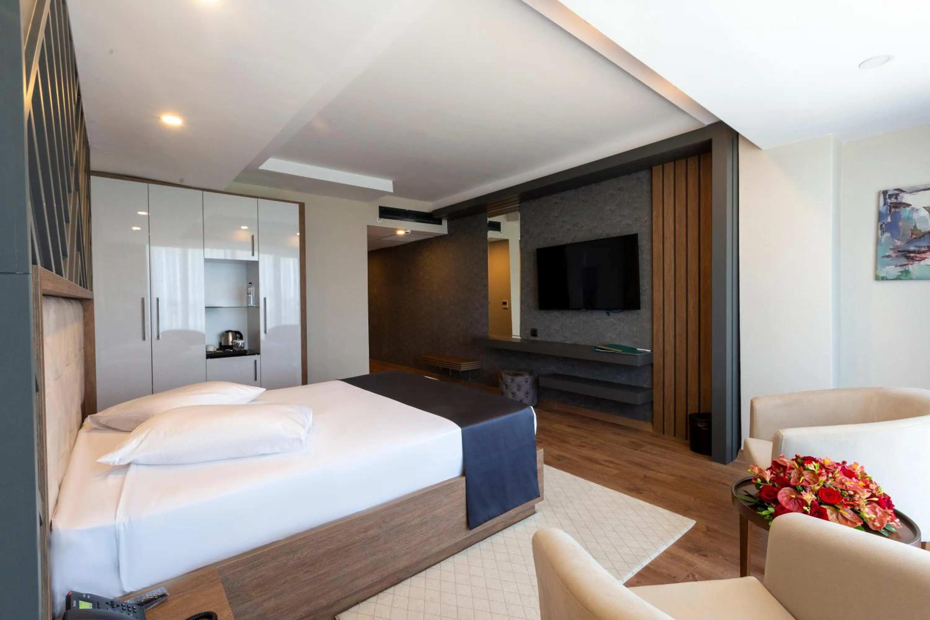 Communal lounge/ TV room, Bed in Cabir Deluxe Hotel Sapanca