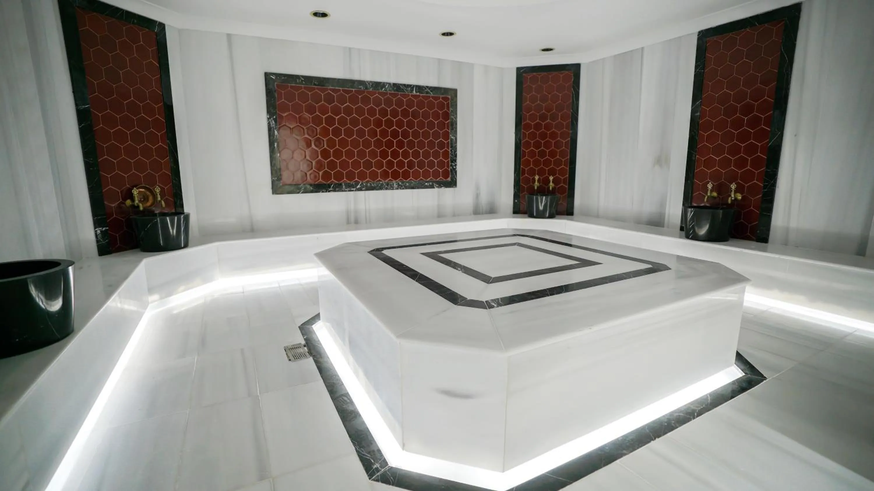 Public Bath in Cabir Deluxe Hotel Sapanca