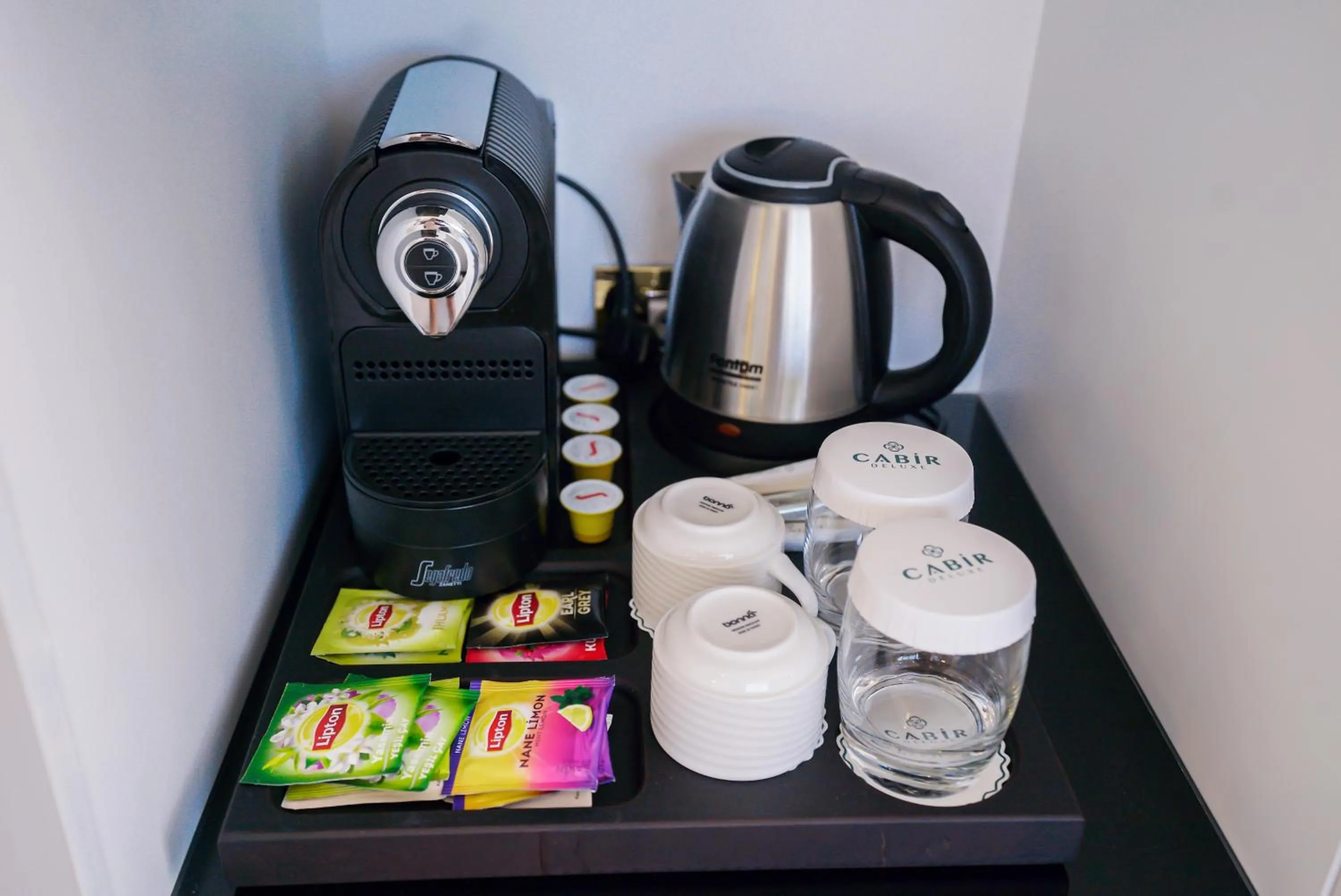 Coffee/tea facilities in Cabir Deluxe Hotel Sapanca