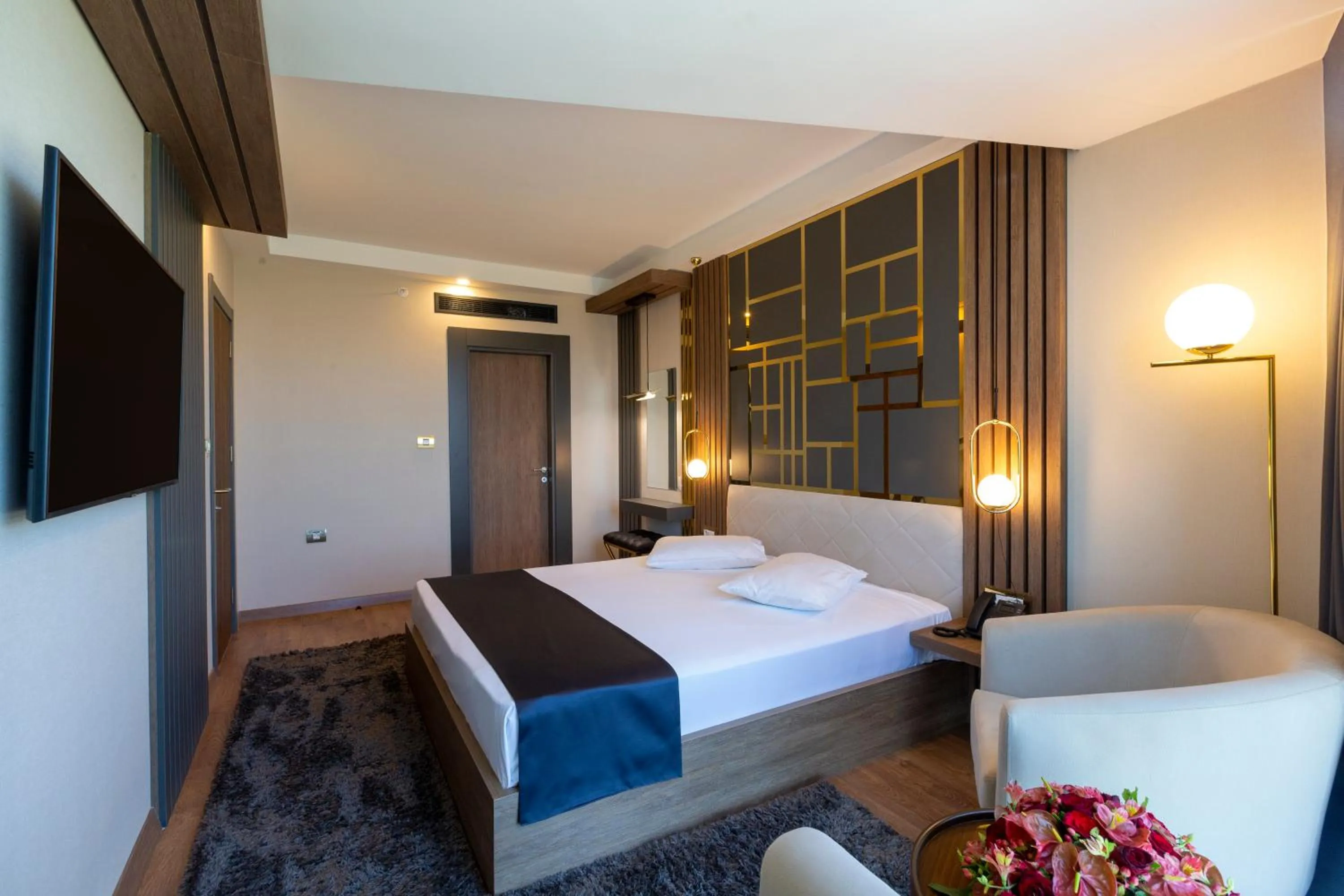 Communal lounge/ TV room, Bed in Cabir Deluxe Hotel Sapanca