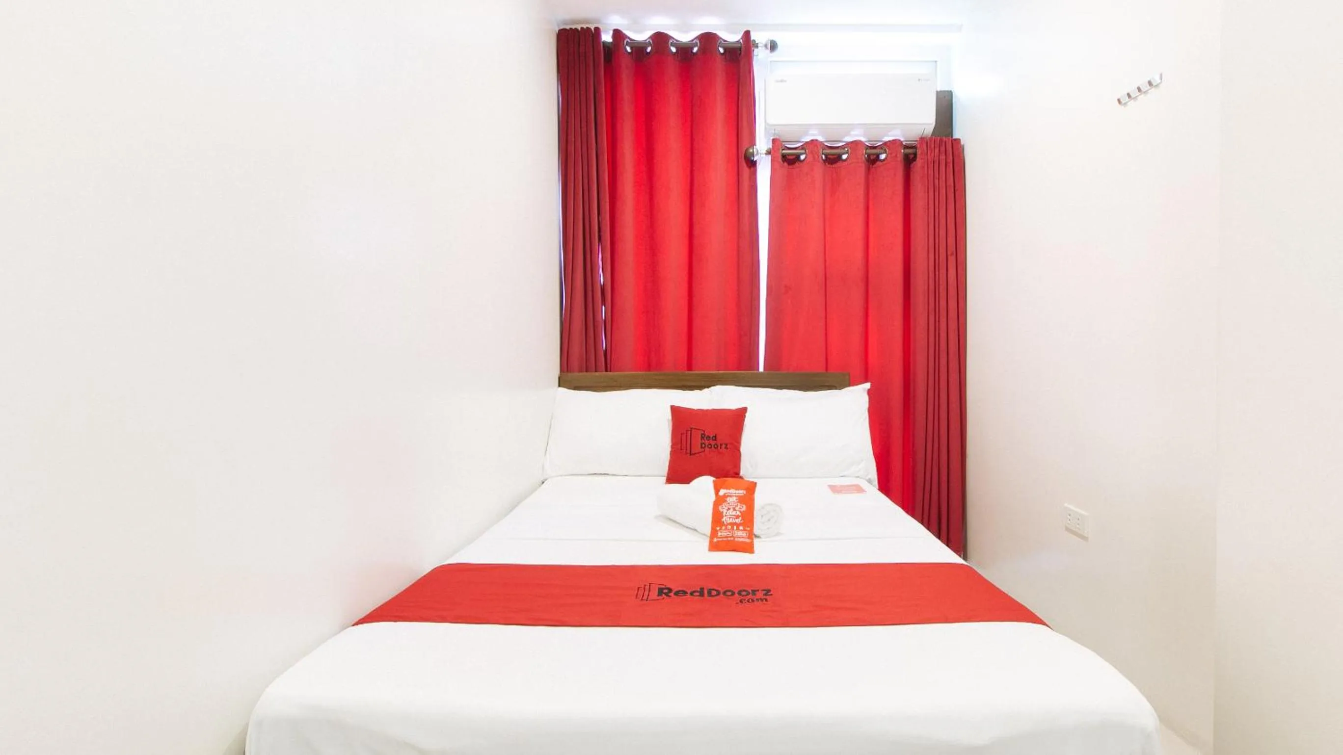 Bed in RedDoorz near Fernwoods Garden Quezon City