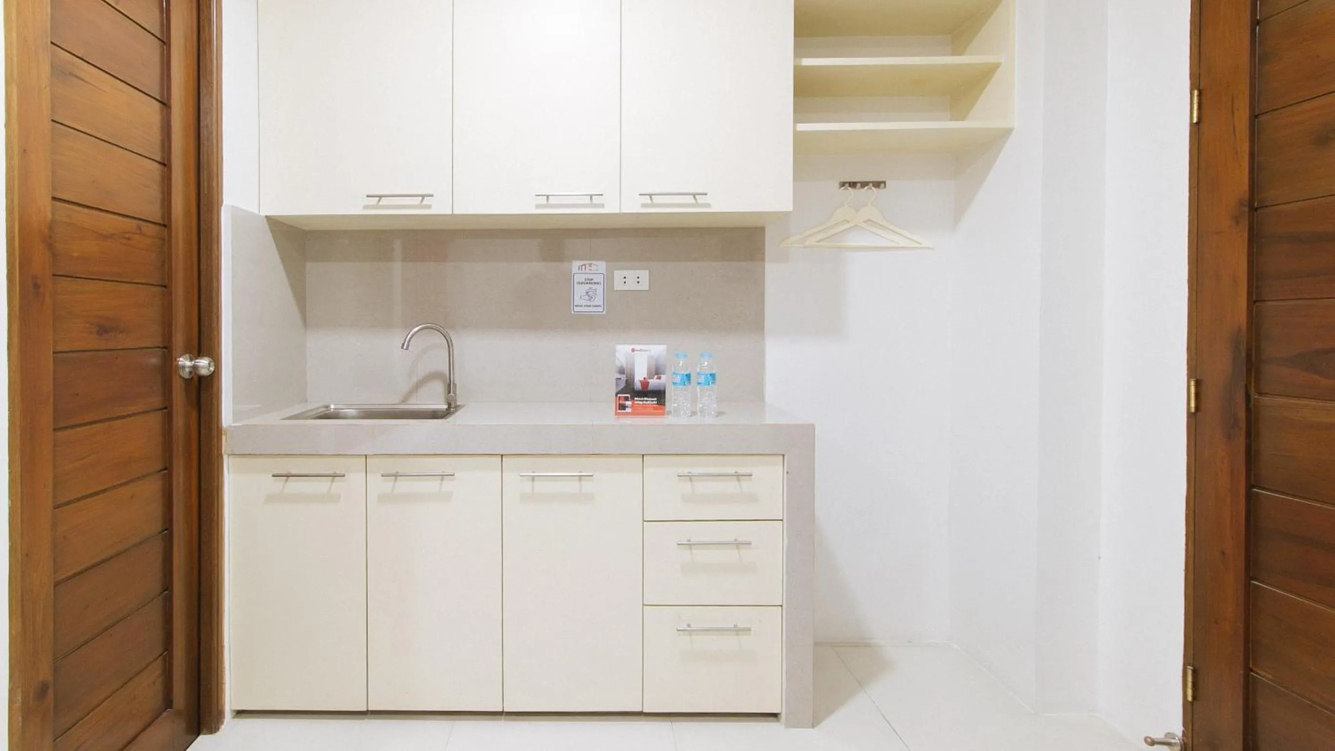 Kitchen or kitchenette in RedDoorz near Fernwoods Garden Quezon City