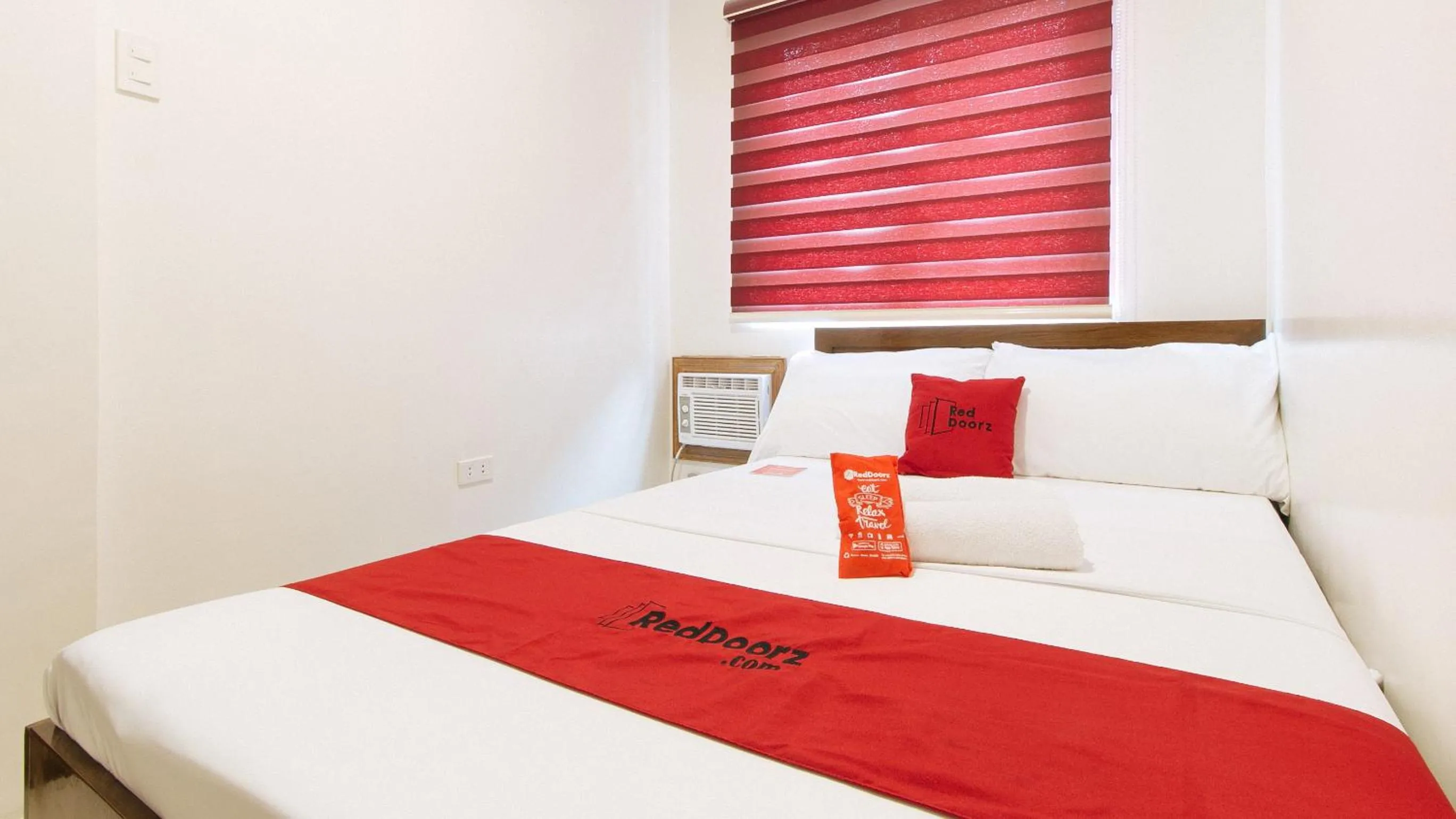 Bed in RedDoorz near Fernwoods Garden Quezon City