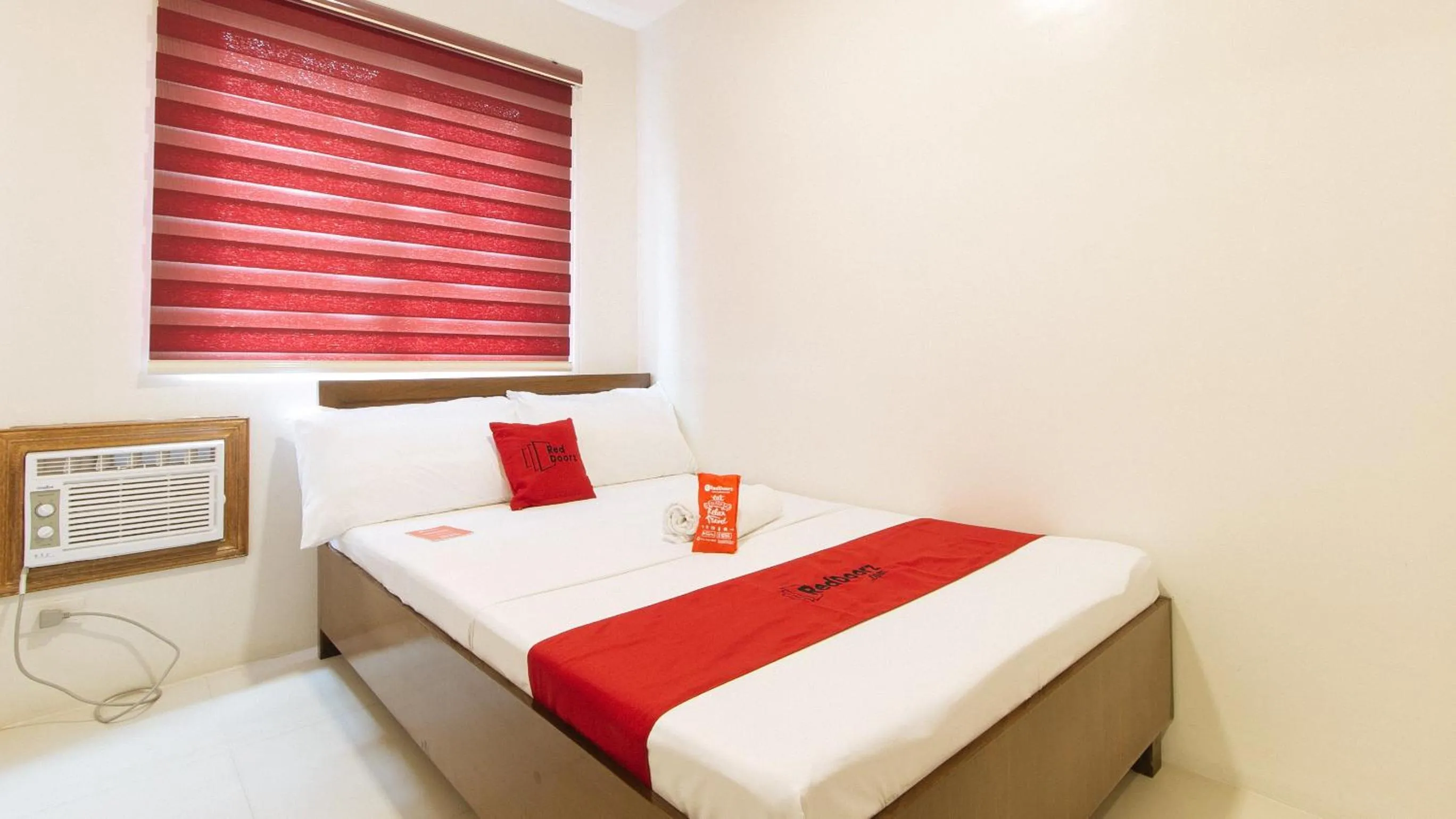 Bed in RedDoorz near Fernwoods Garden Quezon City