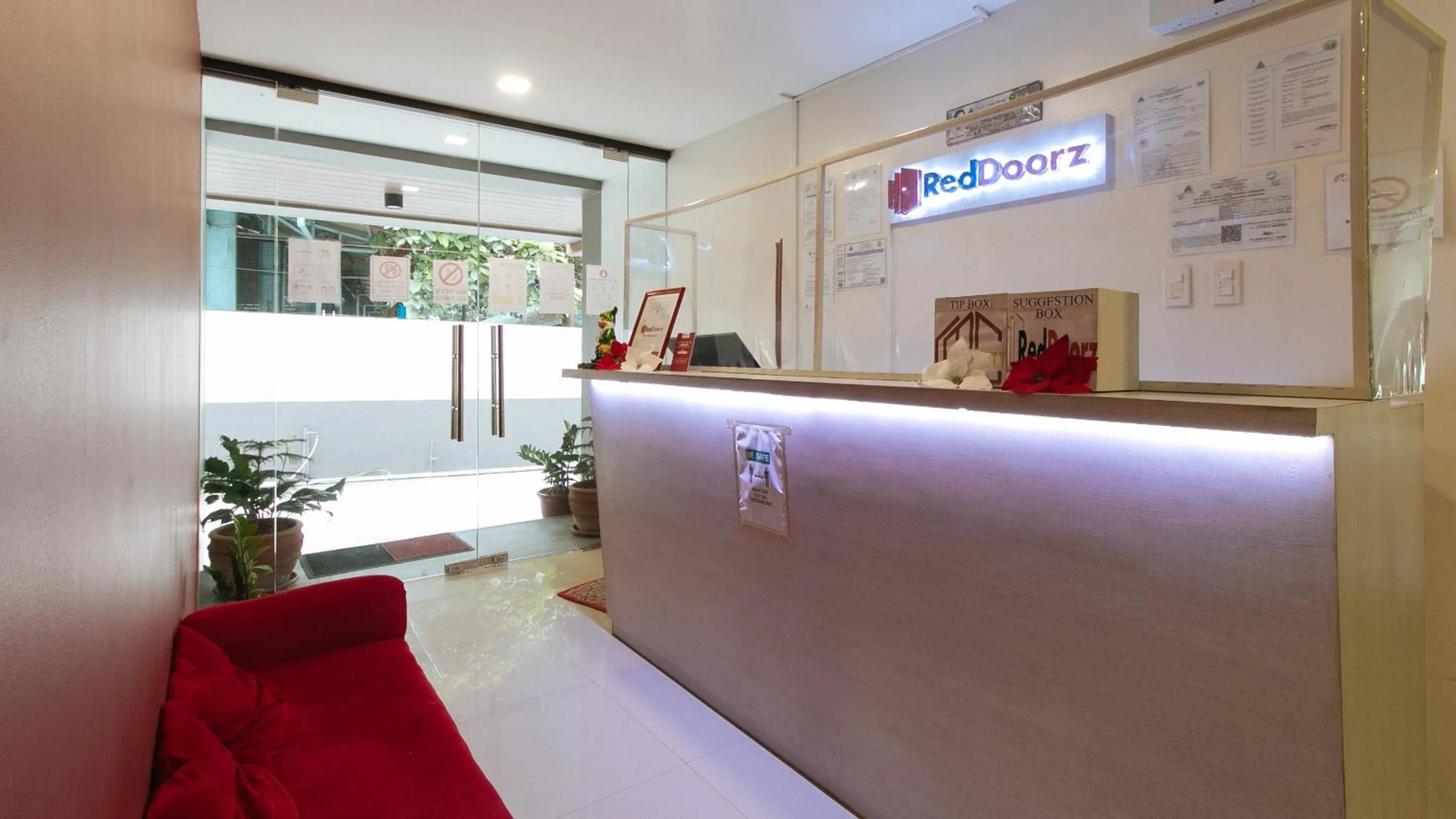 Lobby or reception in RedDoorz near Fernwoods Garden Quezon City