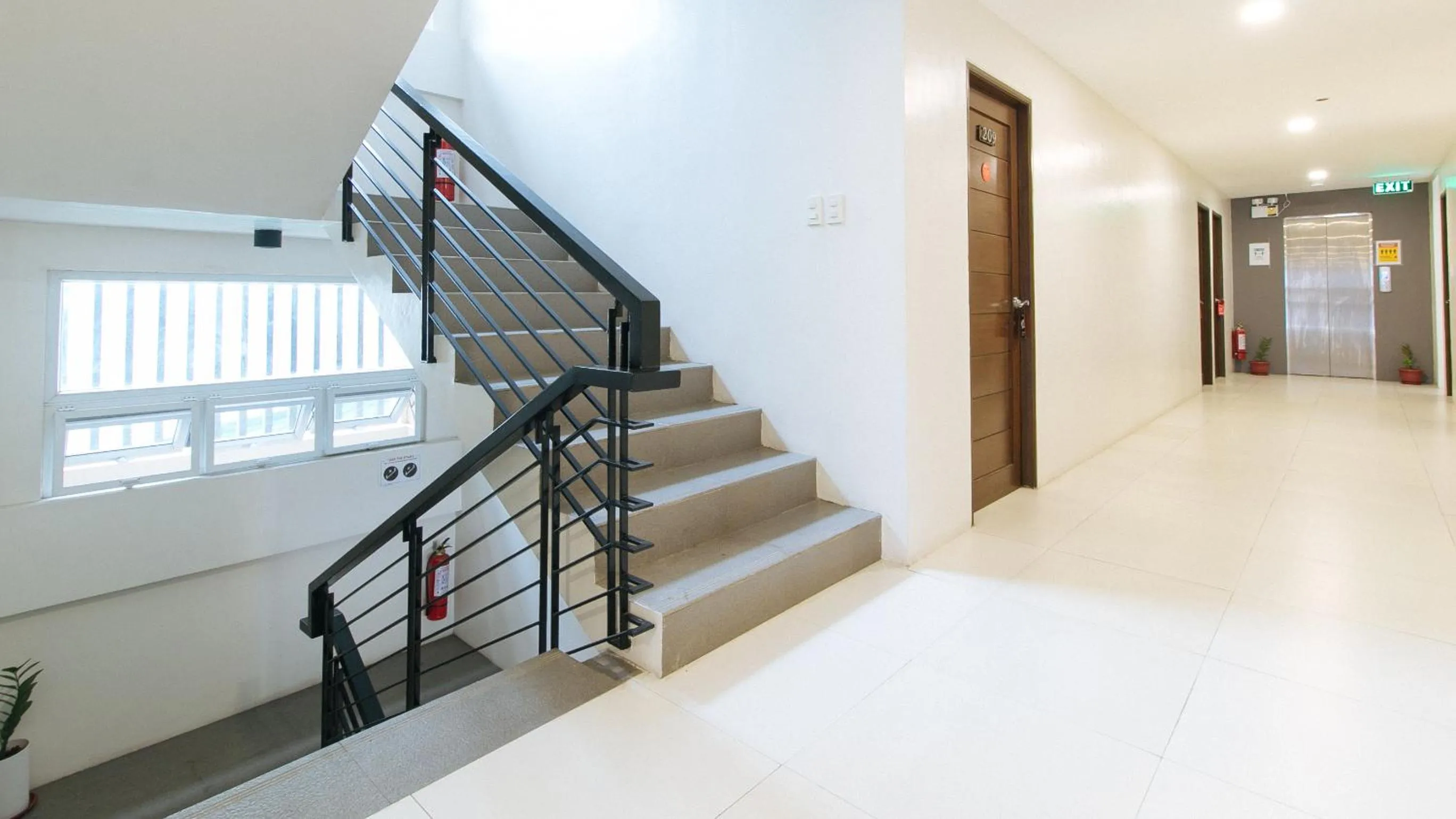 Floor plan in RedDoorz near Fernwoods Garden Quezon City