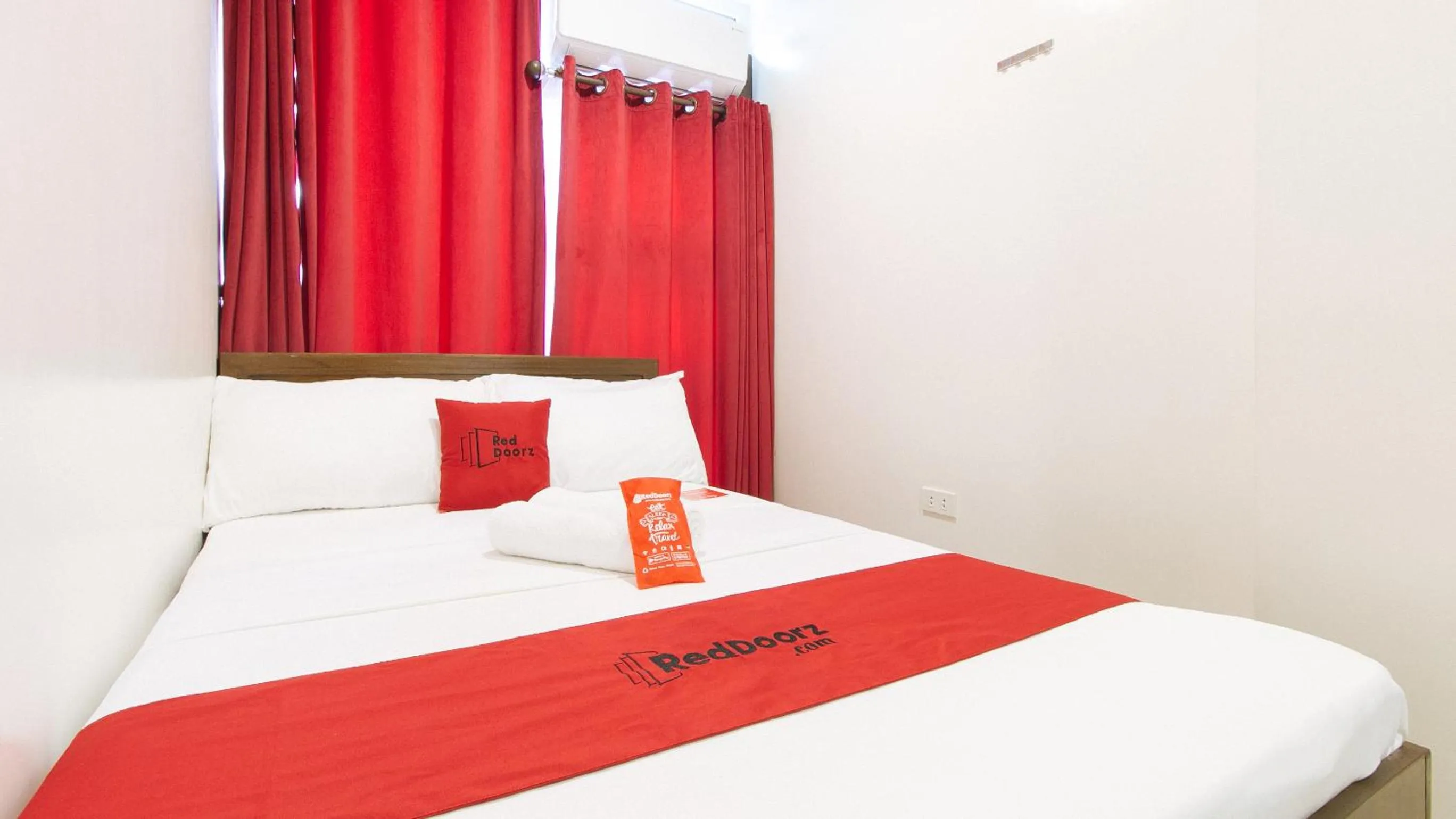 Bed in RedDoorz near Fernwoods Garden Quezon City