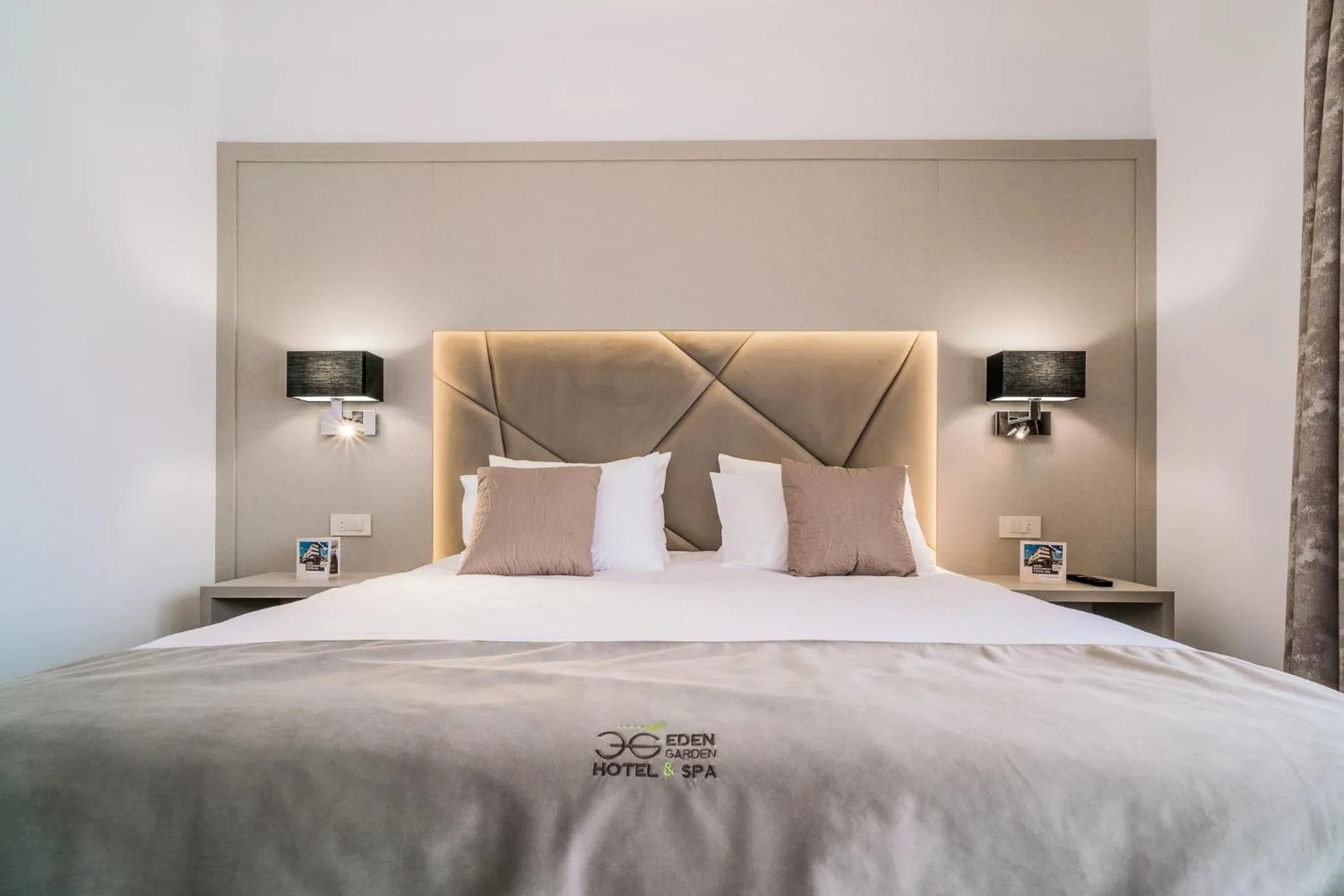 Bed in Hotel Eden Garden Spa