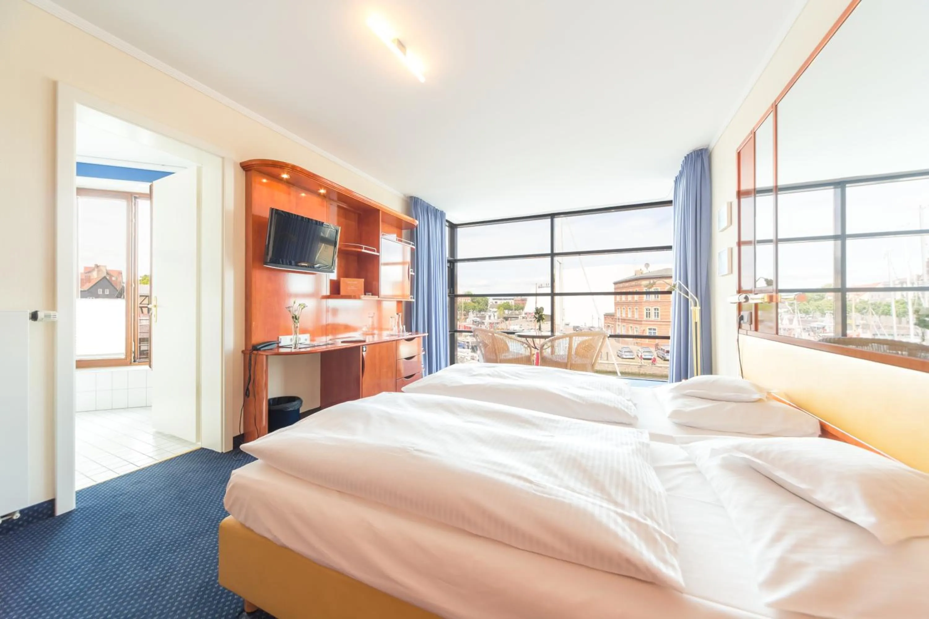 Bed in Hotel Kontorhaus Stralsund