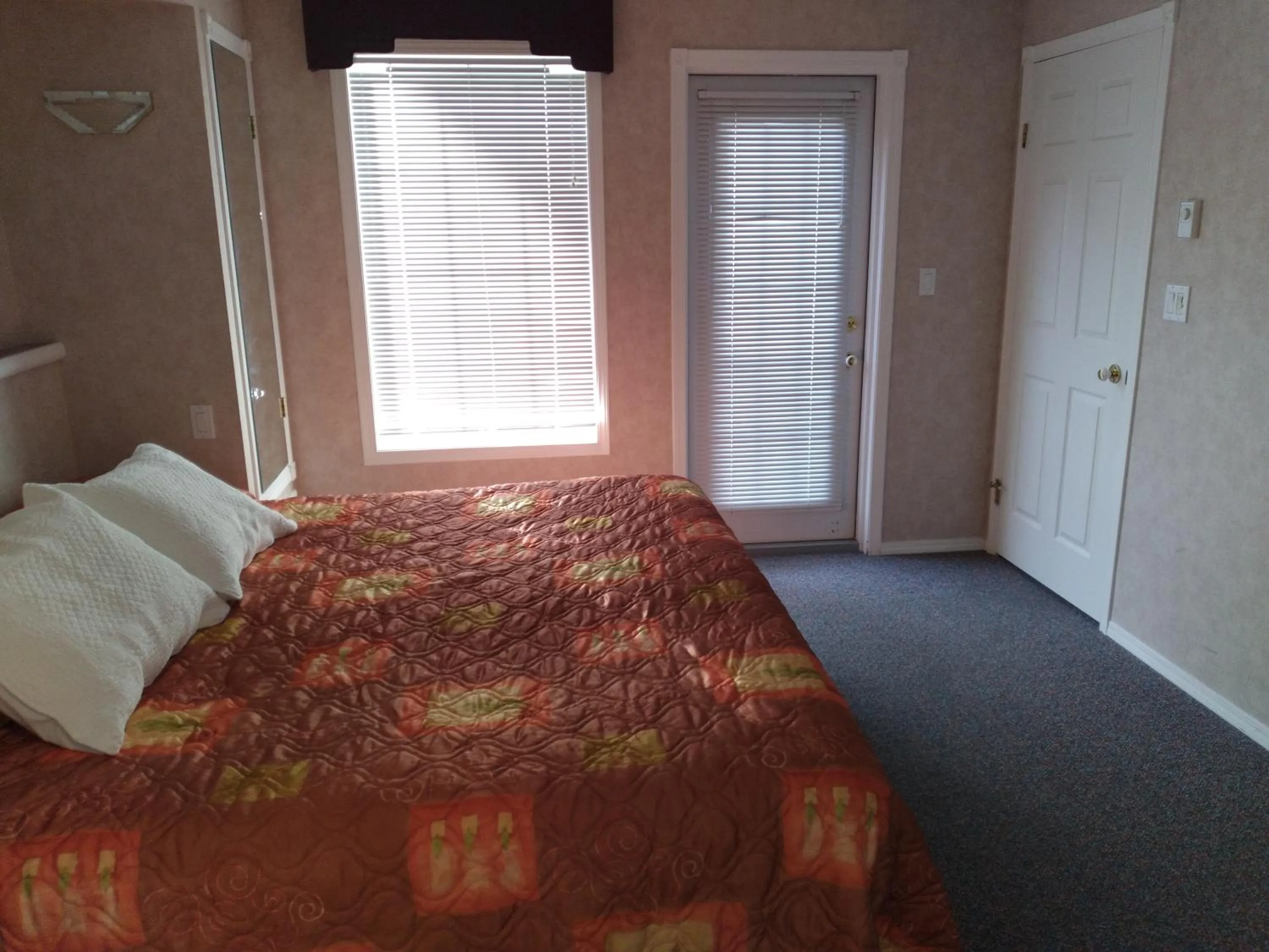 Bed in Fairmont Mountain View Villas