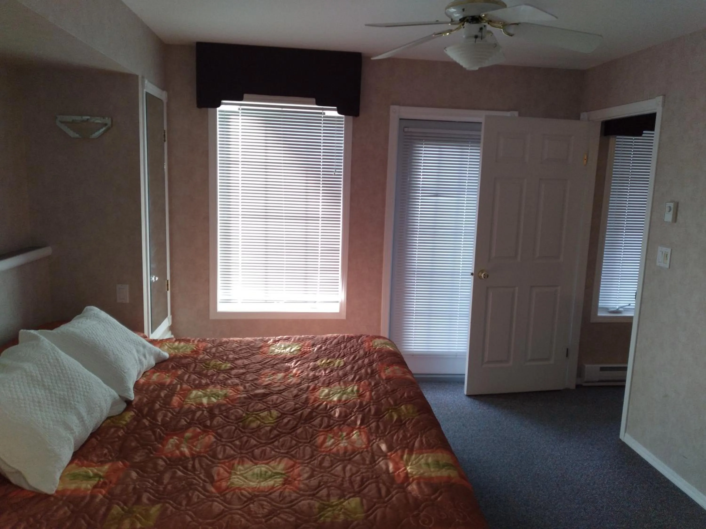 Bed in Fairmont Mountain View Villas