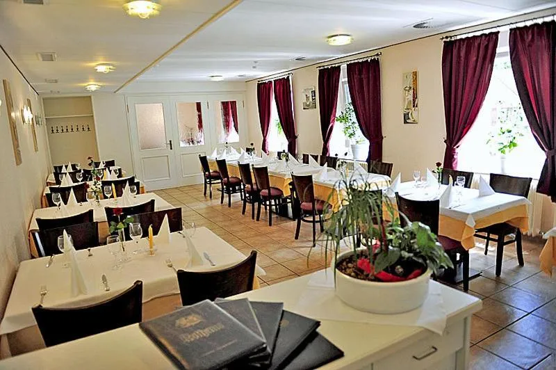 Restaurant/places to eat in Hotel Tannenhof