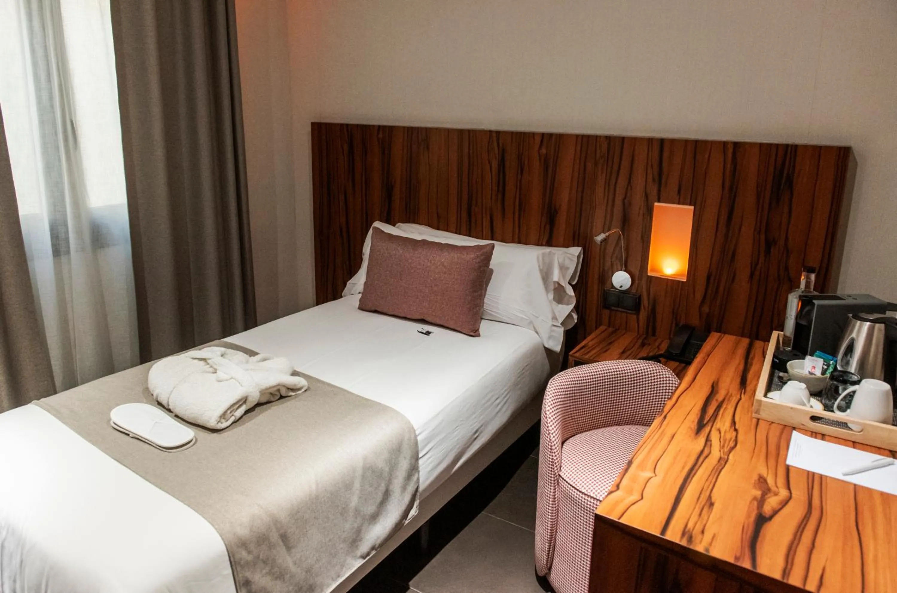 Single Room in Hotel California