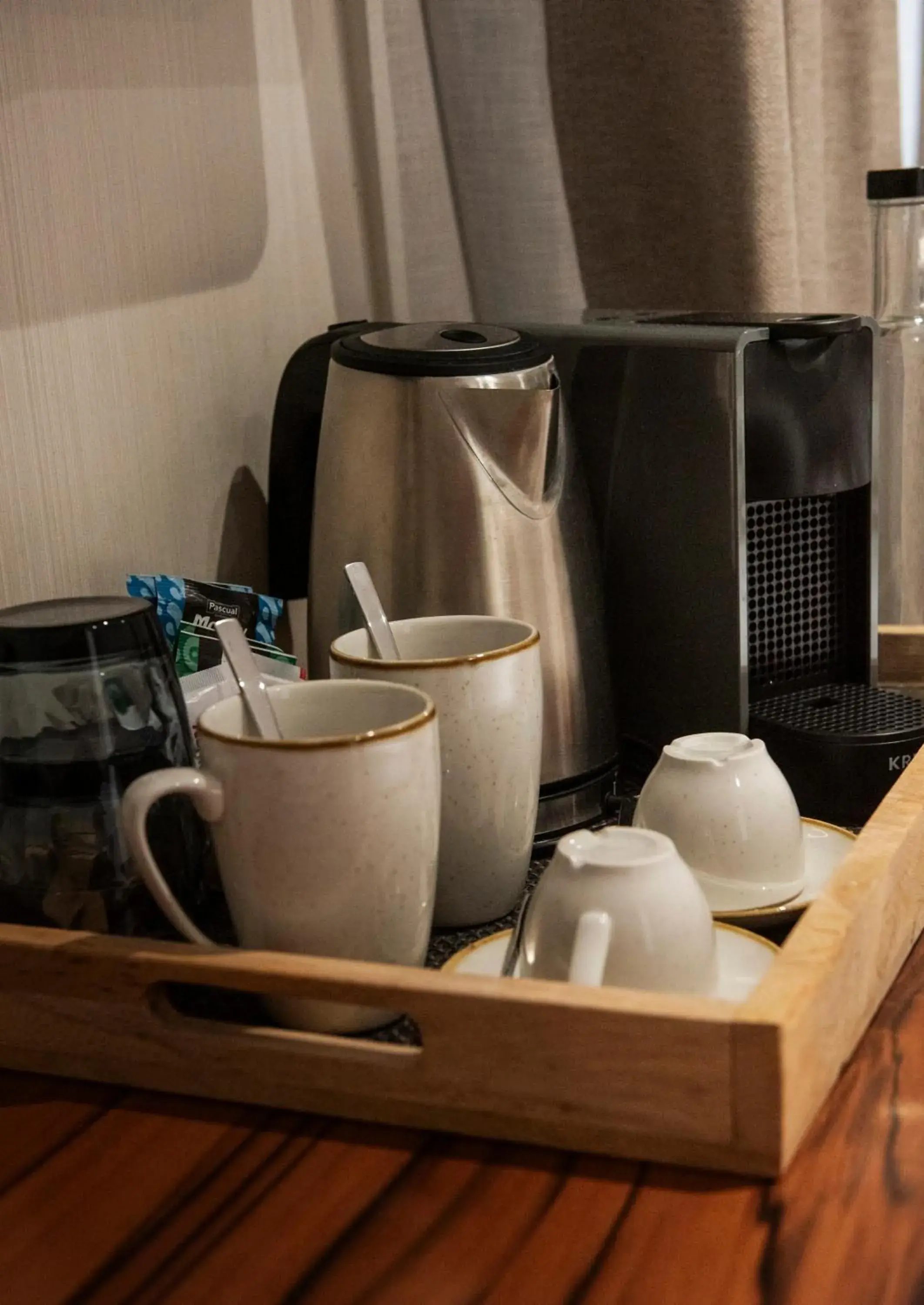 Twin Room in Hotel California Twin Room in Hotel California