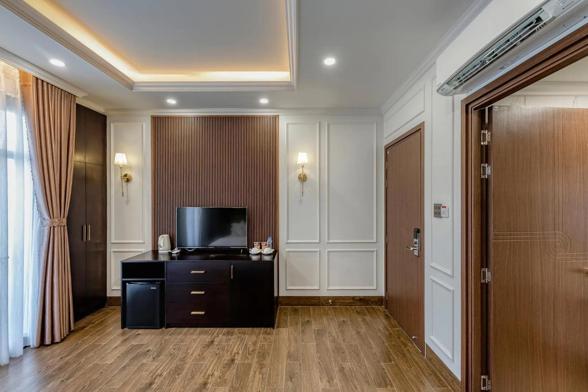 TV and multimedia in Hotel Trí Lê