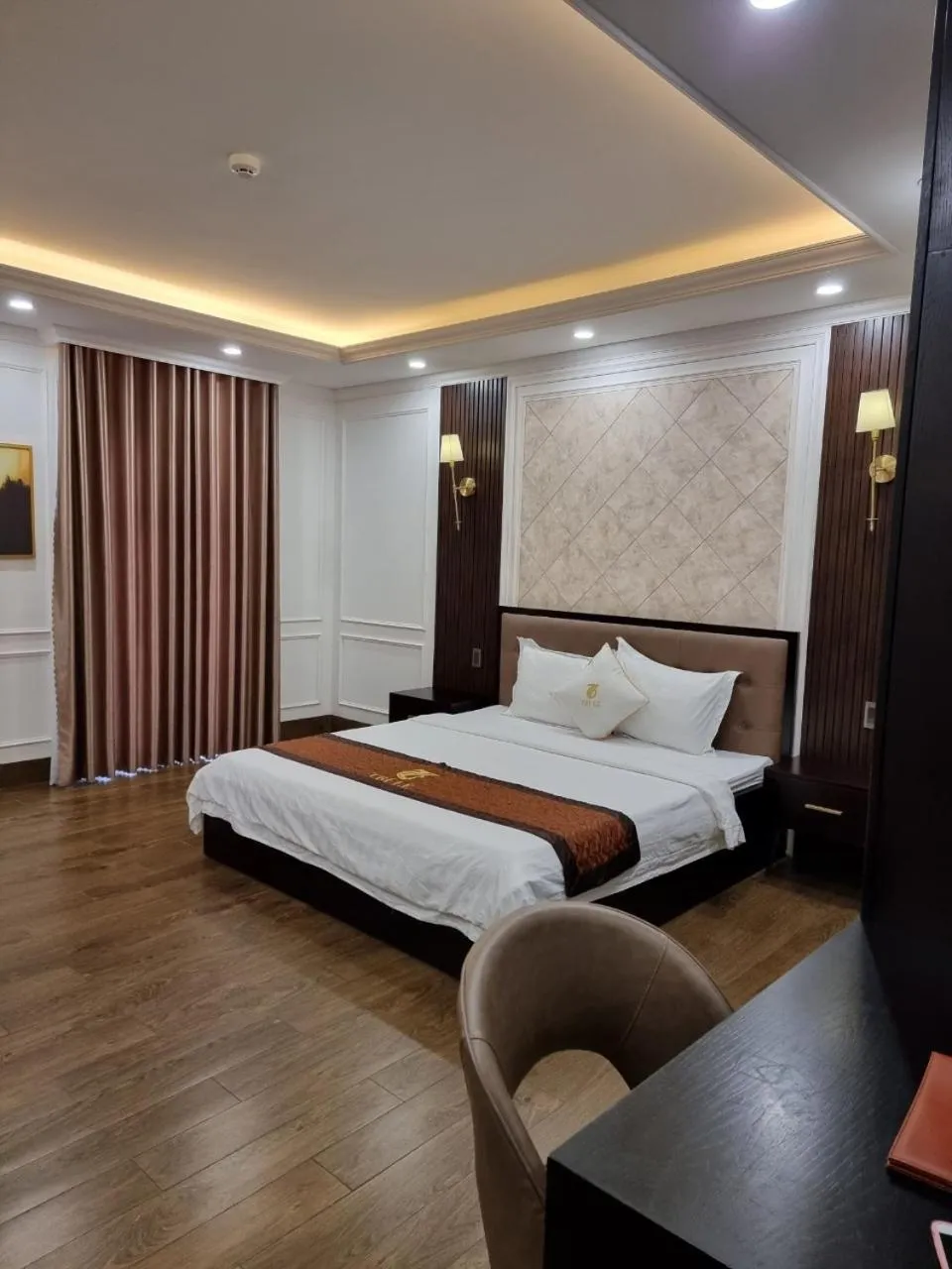 Bedroom, Bed in Hotel Trí Lê