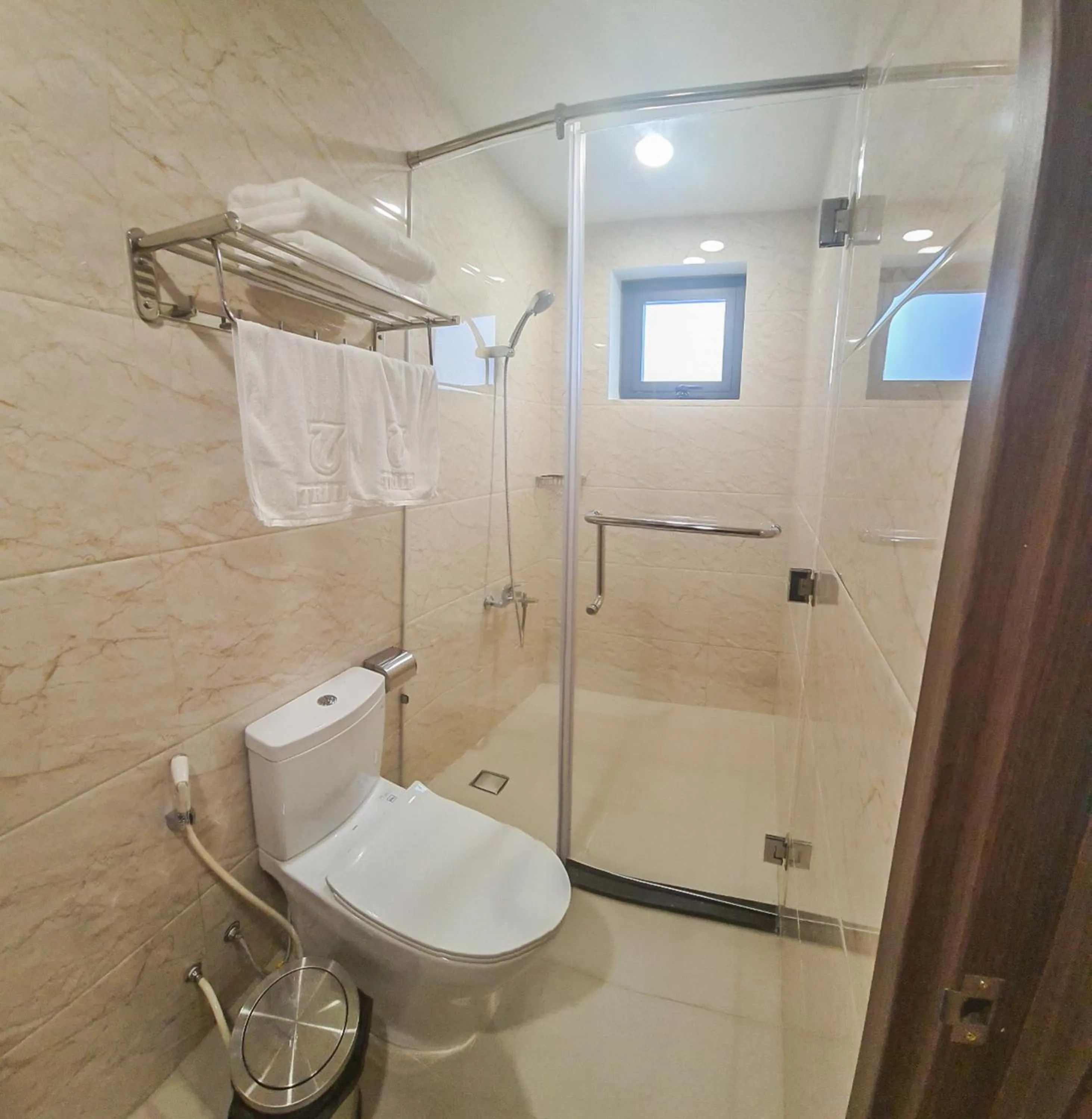 Bathroom in Hotel Trí Lê