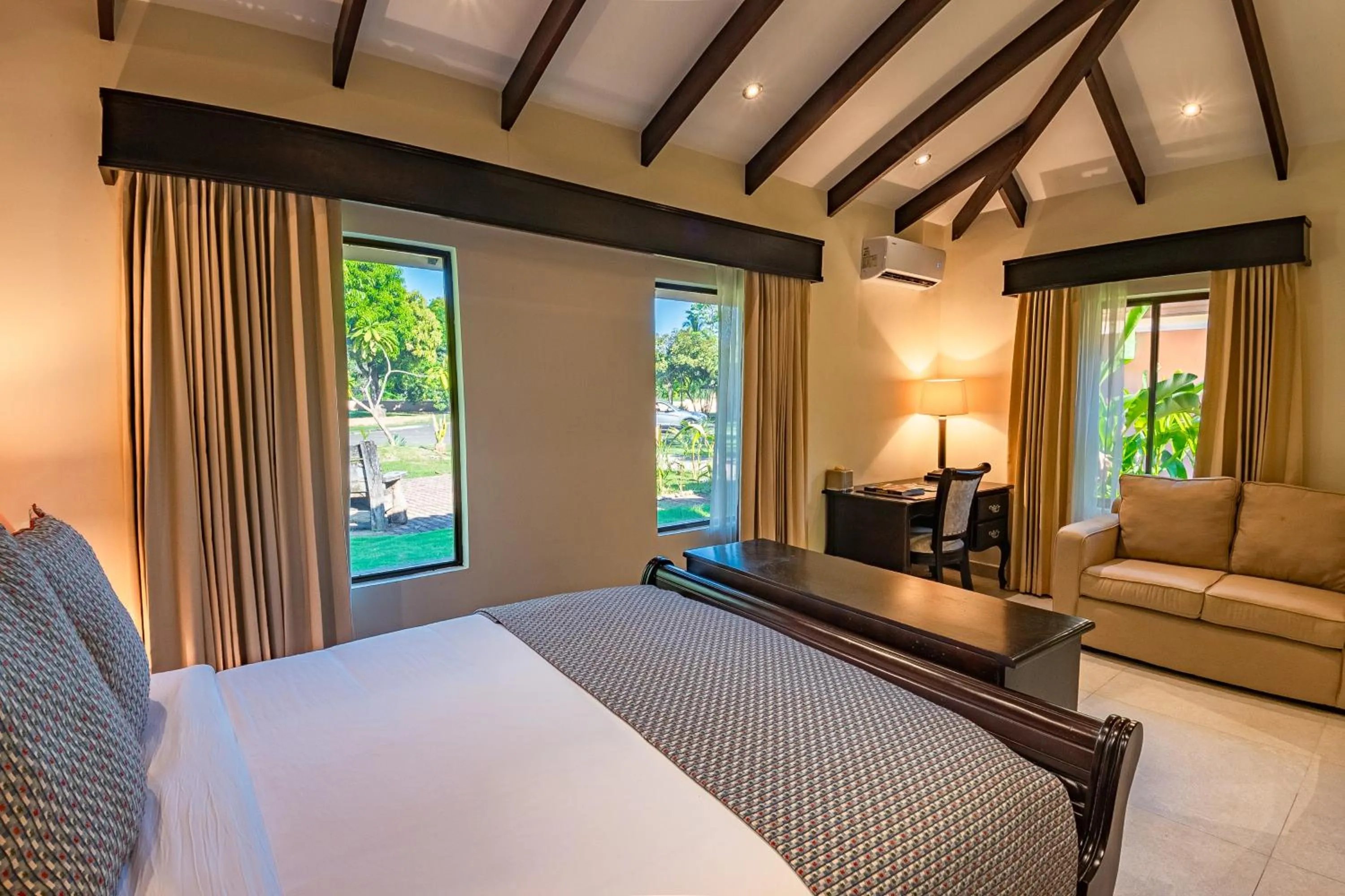 Photo of the whole room, Bed in Sunset del Mar Beach Resort