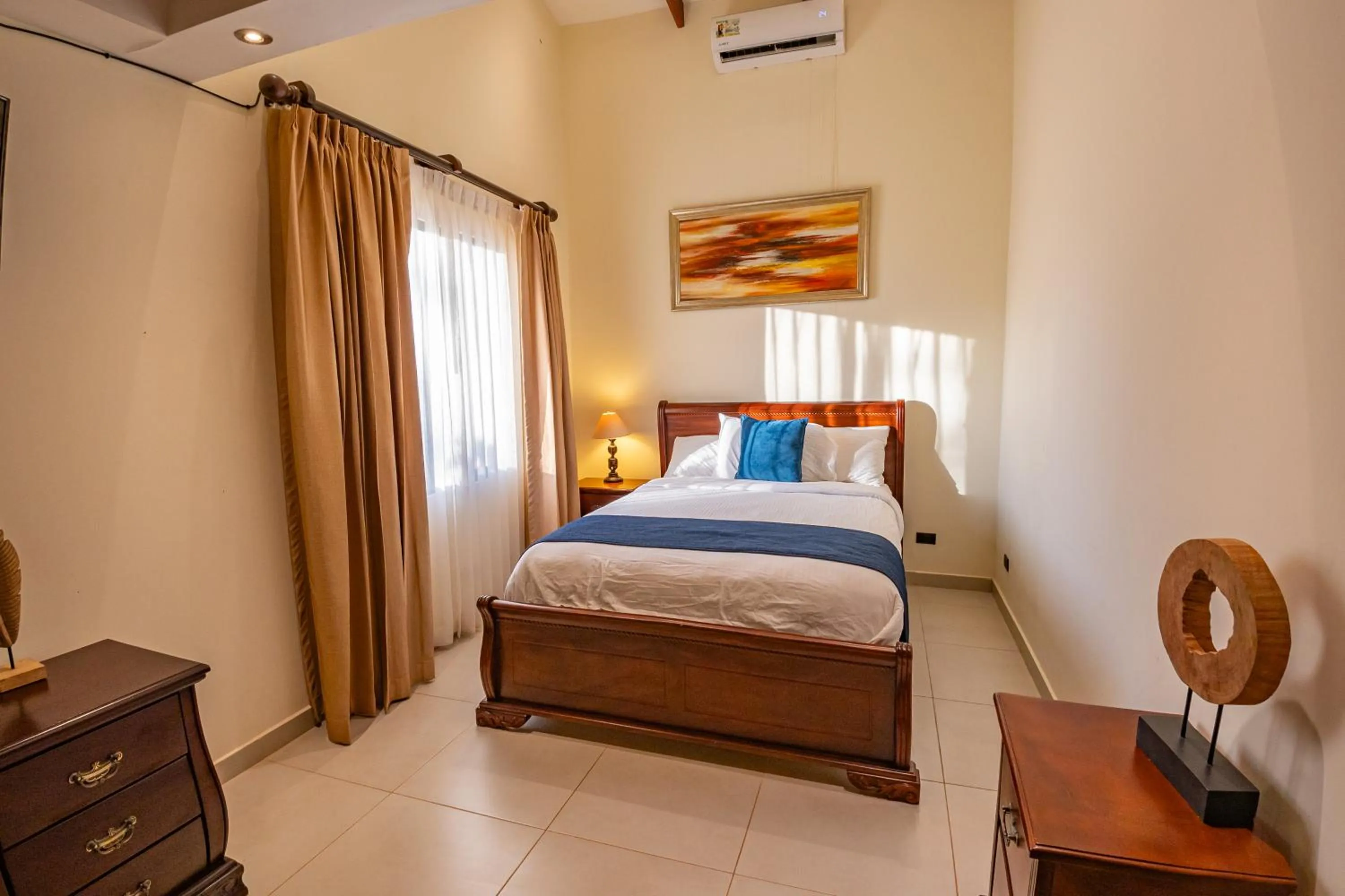 Photo of the whole room, Bed in Sunset del Mar Beach Resort