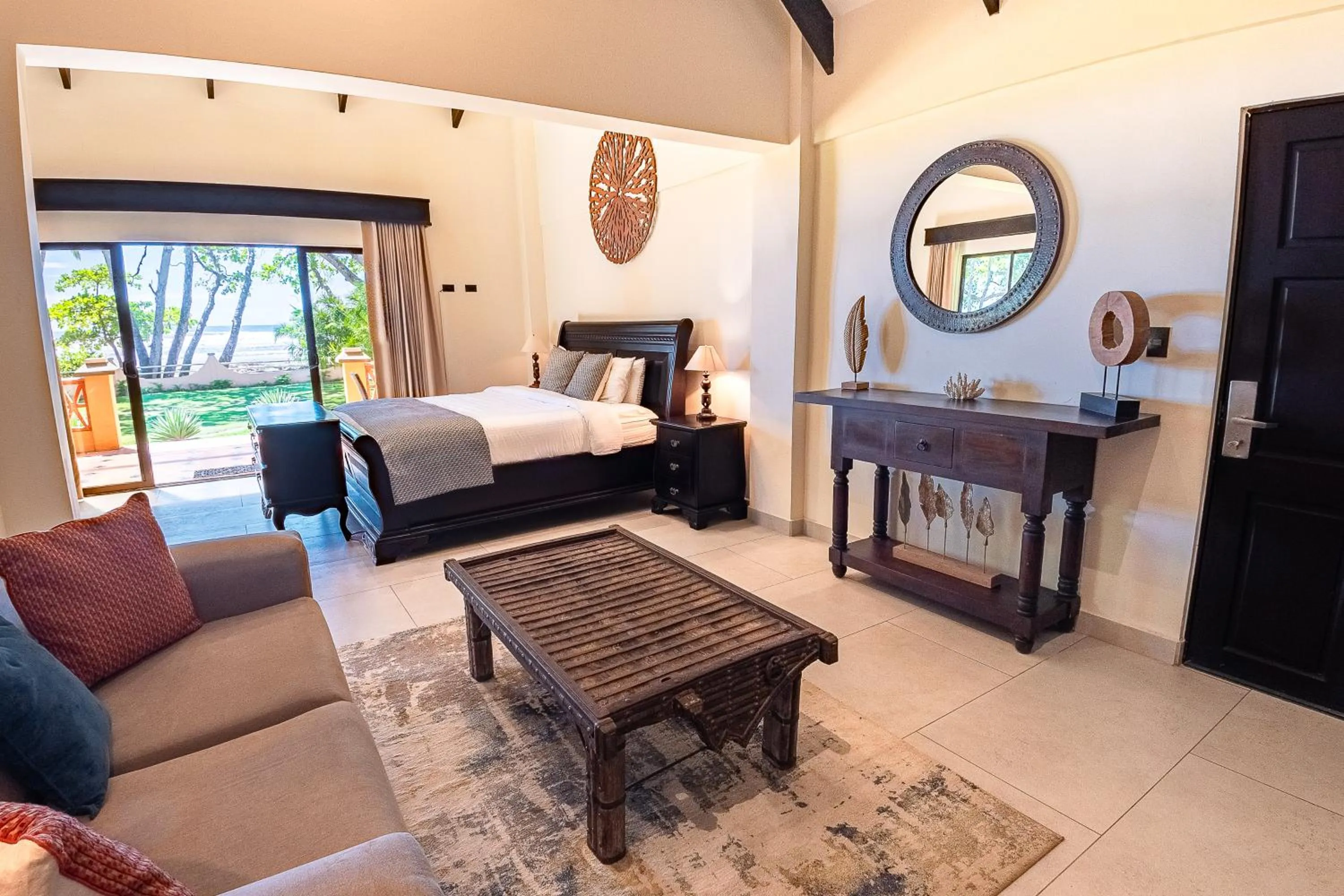 Photo of the whole room, Bed in Sunset del Mar Beach Resort