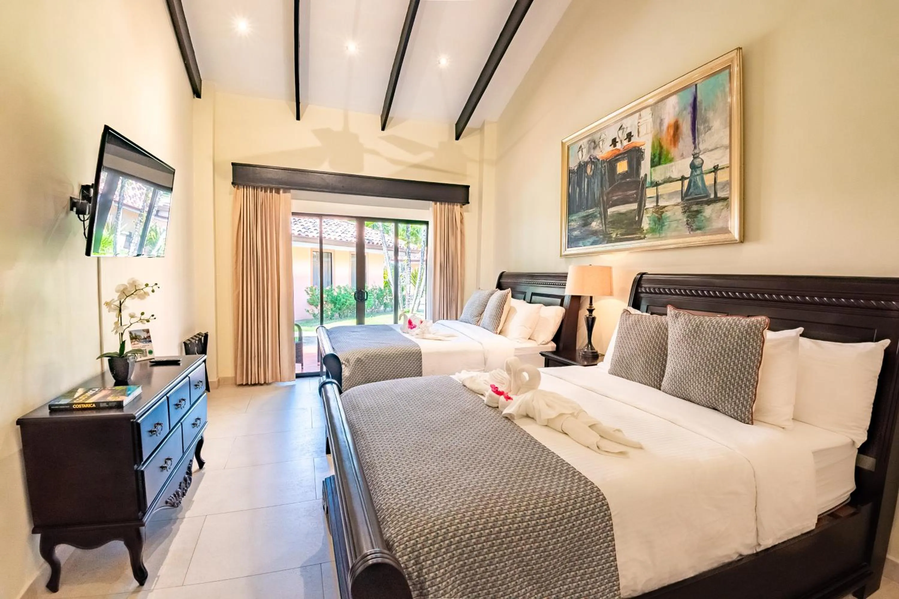 Photo of the whole room, Bed in Sunset del Mar Beach Resort