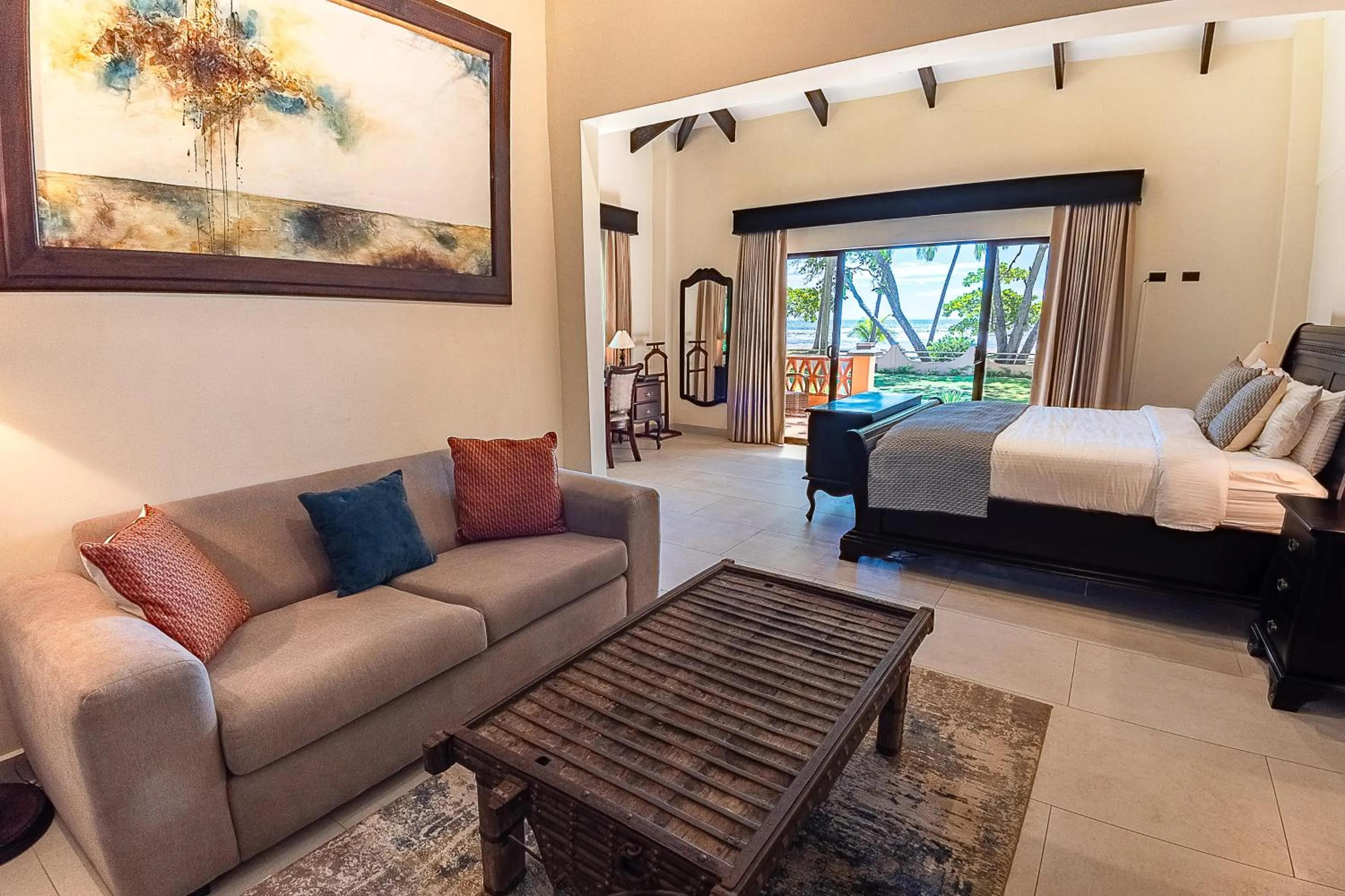 Photo of the whole room, Bed in Sunset del Mar Beach Resort