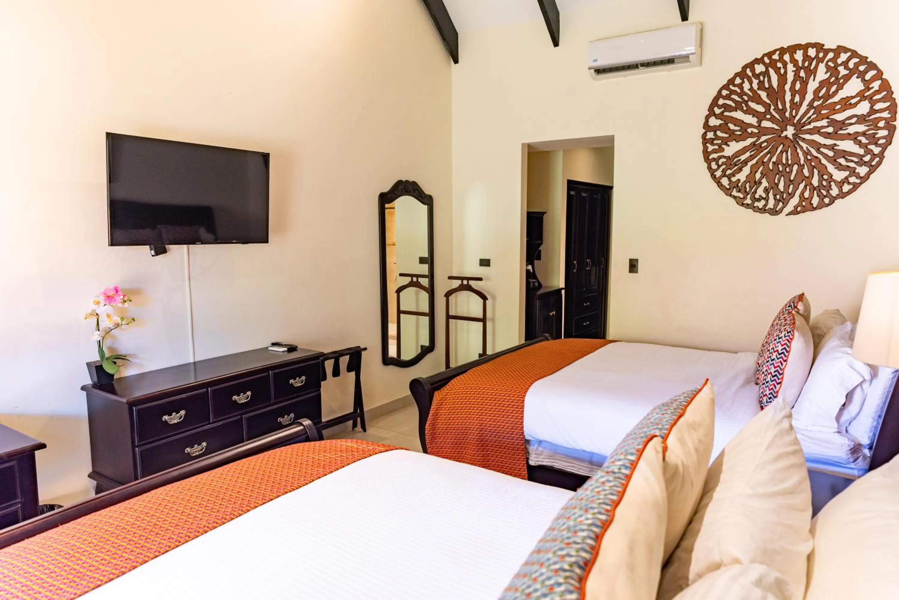 Photo of the whole room, Bed in Sunset del Mar Beach Resort