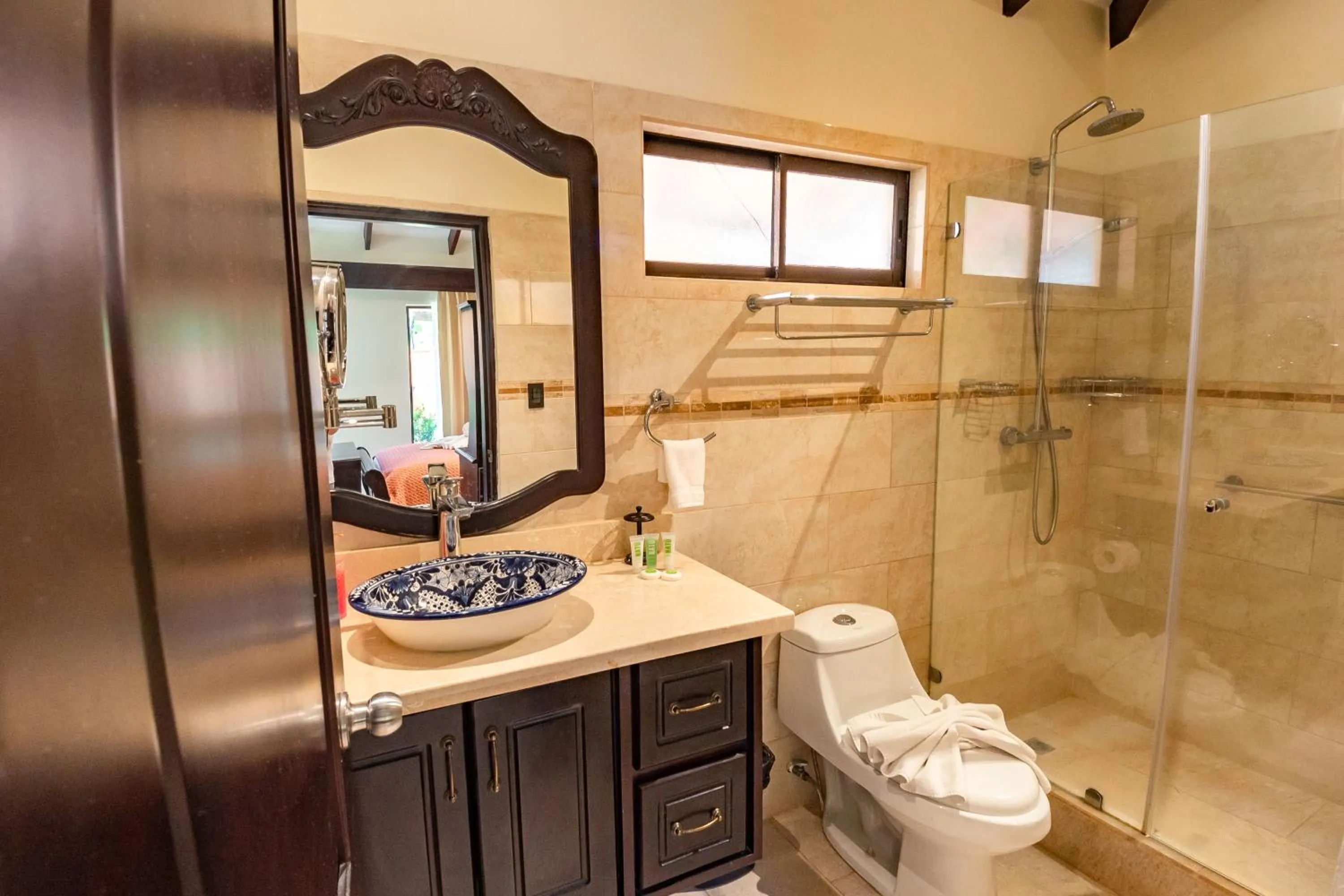 Bathroom in Sunset del Mar Beach Resort