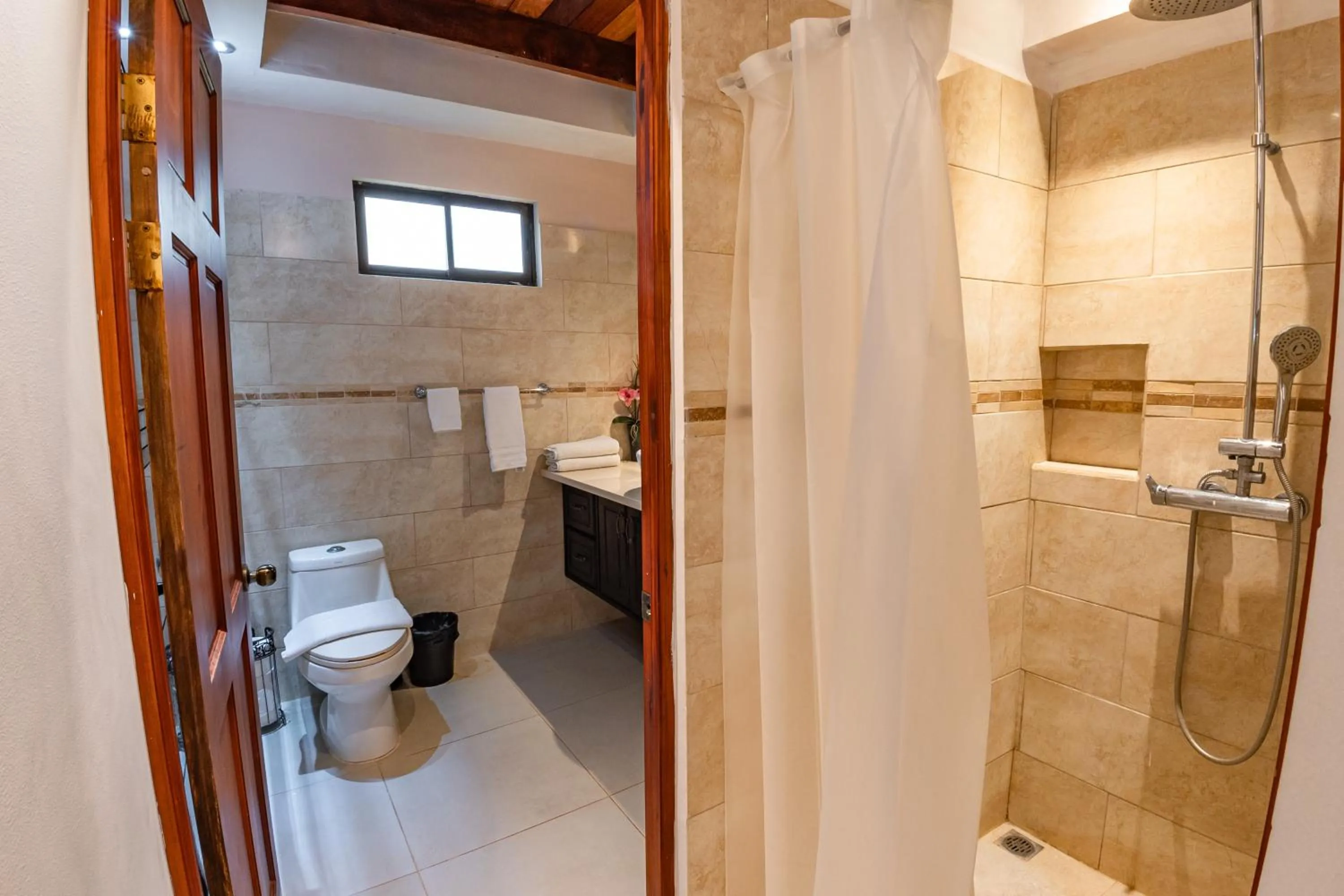 Bathroom in Sunset del Mar Beach Resort