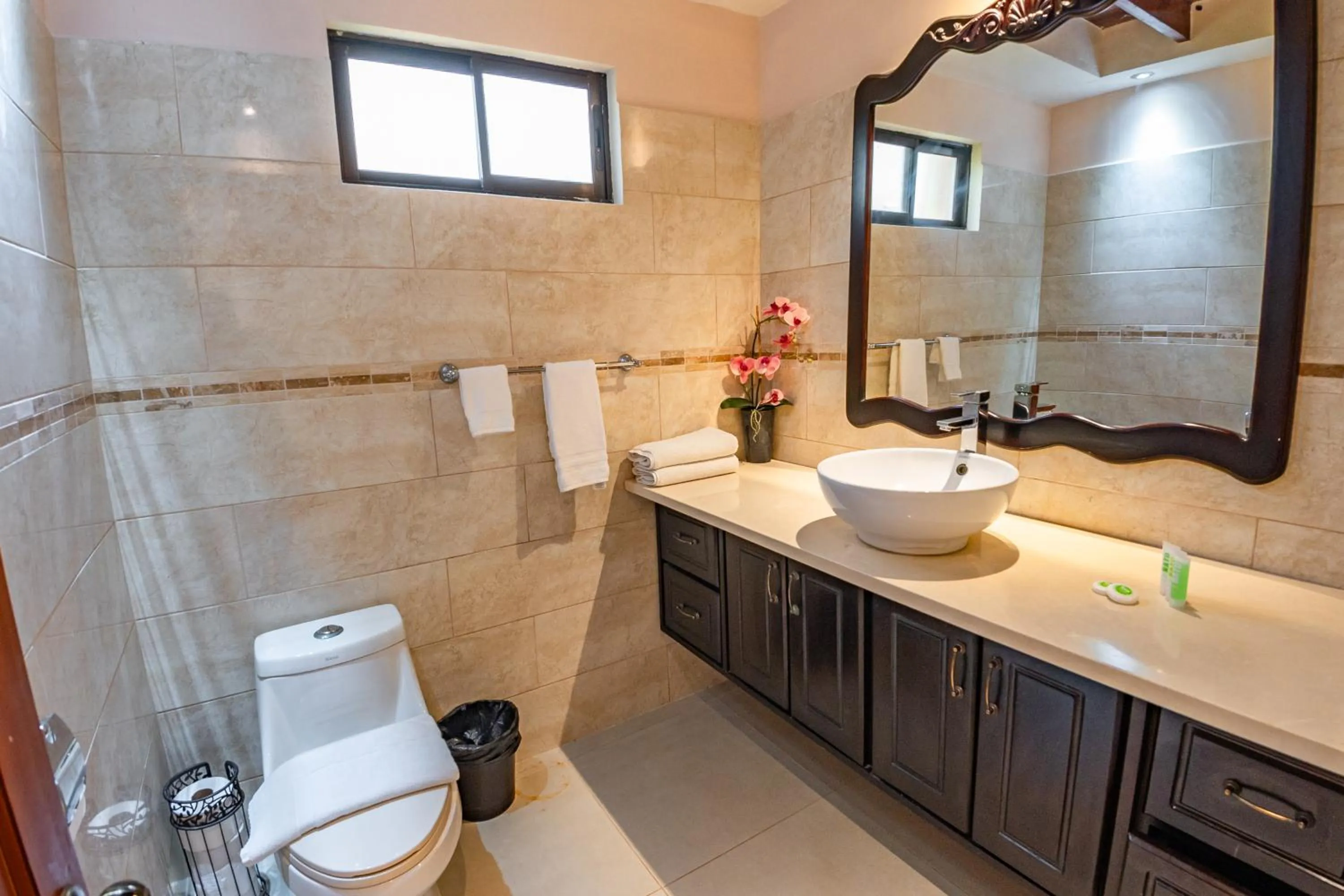 Bathroom in Sunset del Mar Beach Resort