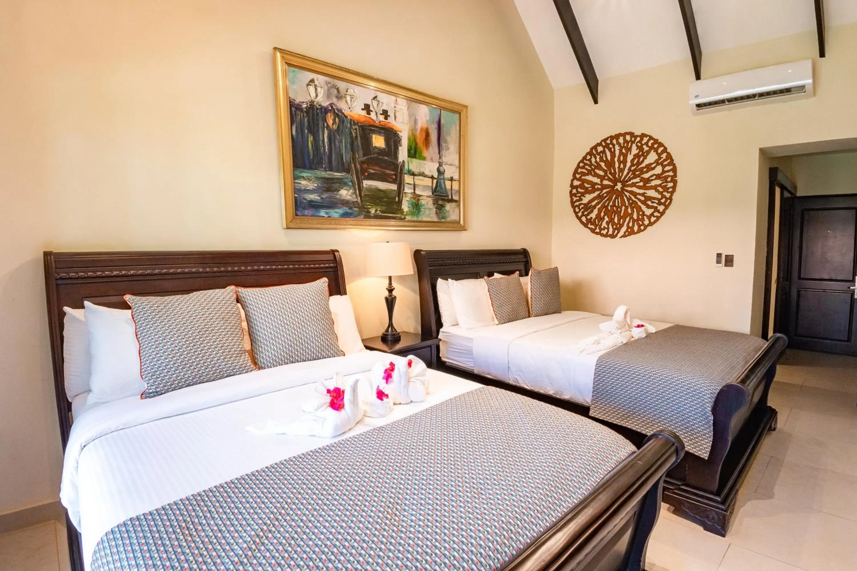 Photo of the whole room, Bed in Sunset del Mar Beach Resort