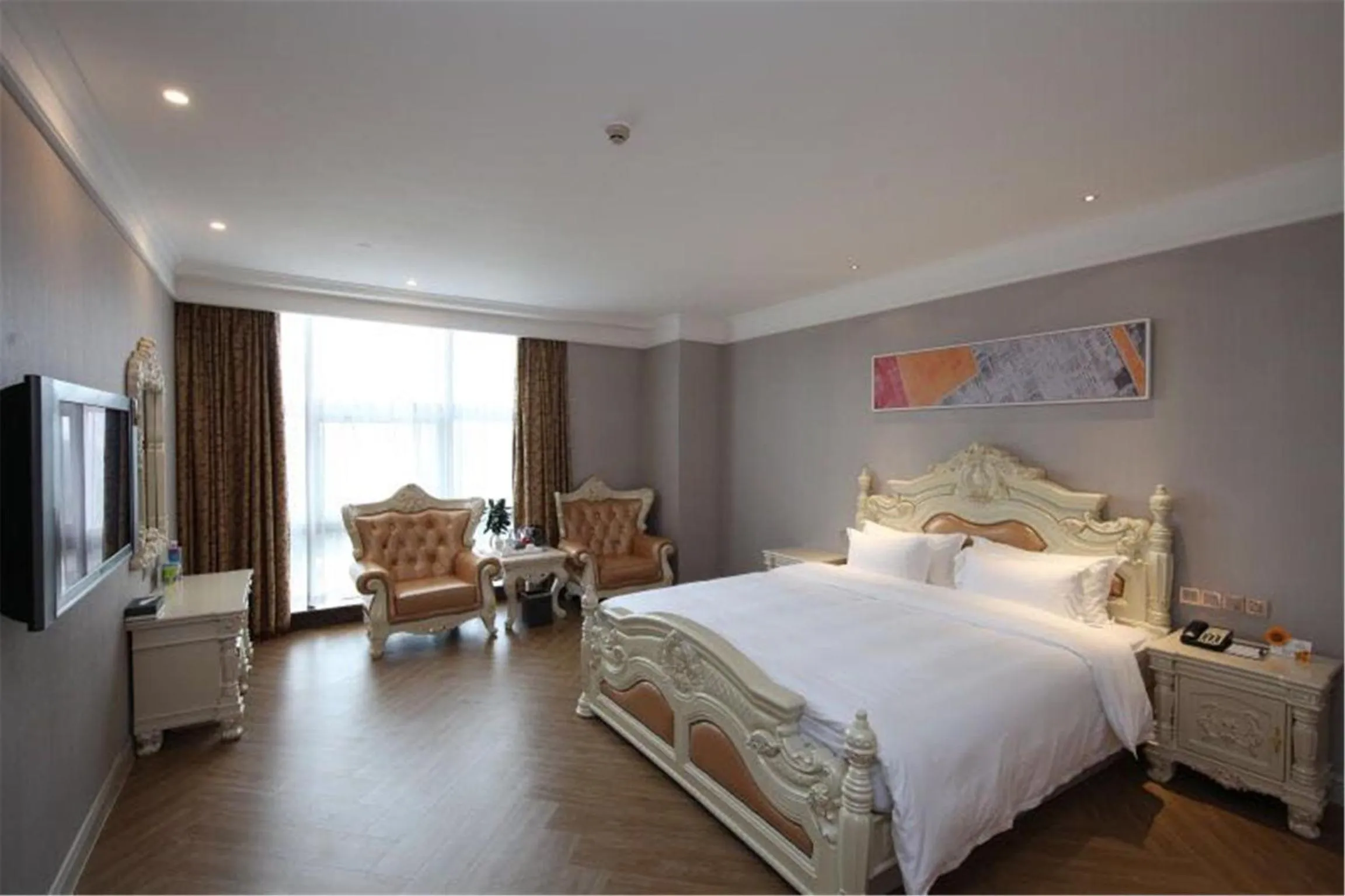 Photo of the whole room, Bed in Nan Yang Royal Hotel