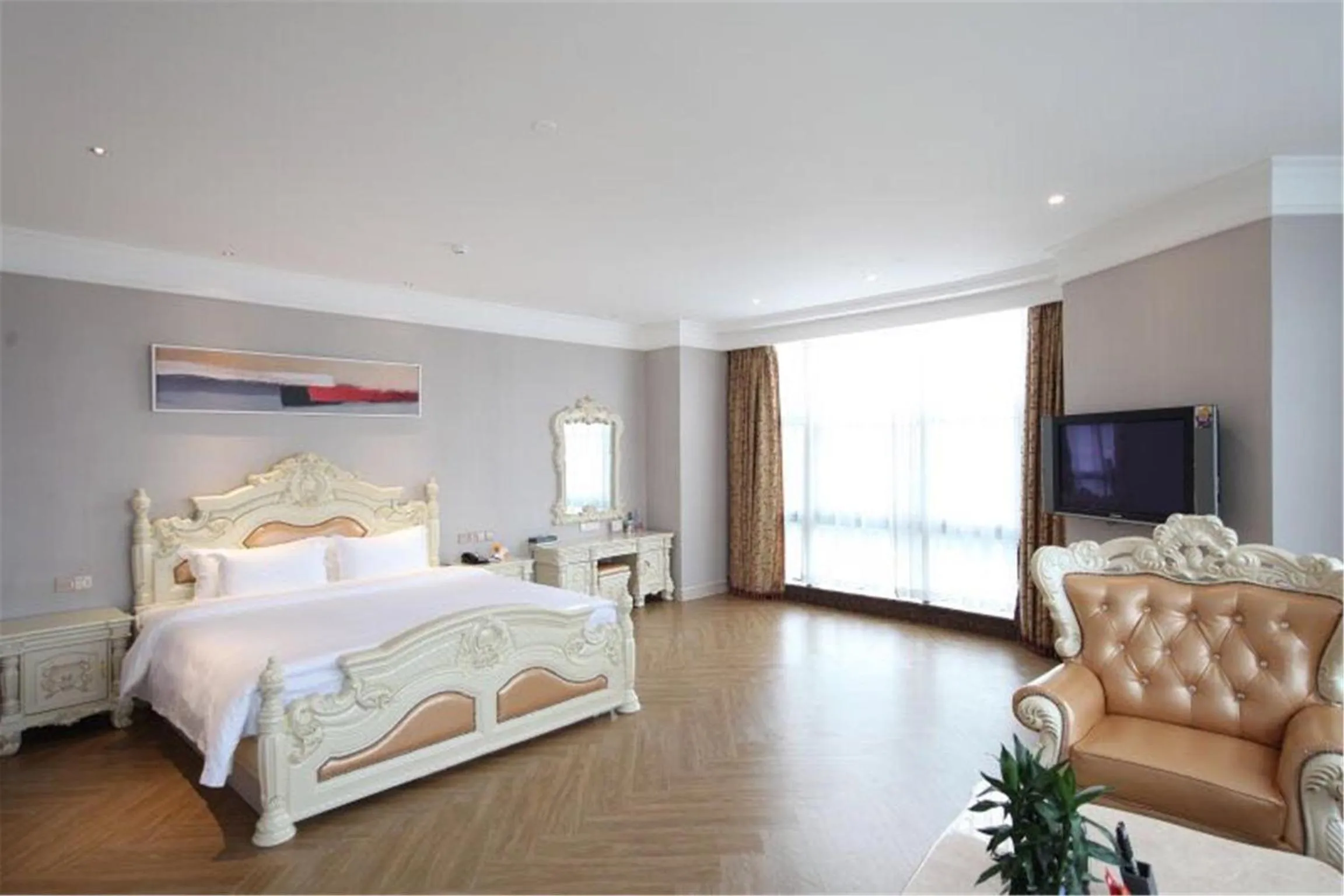 Photo of the whole room, Bed in Nan Yang Royal Hotel