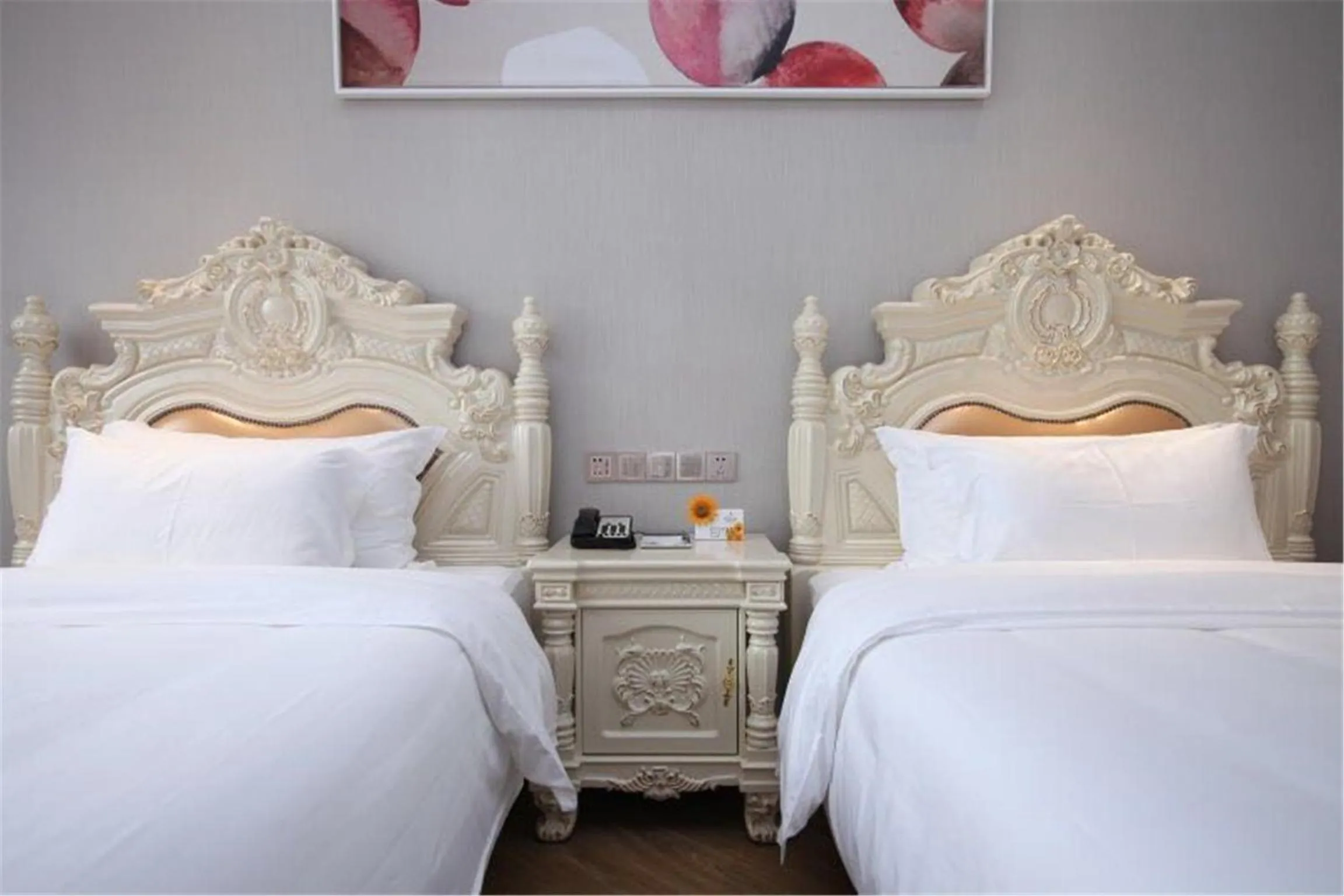 Bed in Nan Yang Royal Hotel