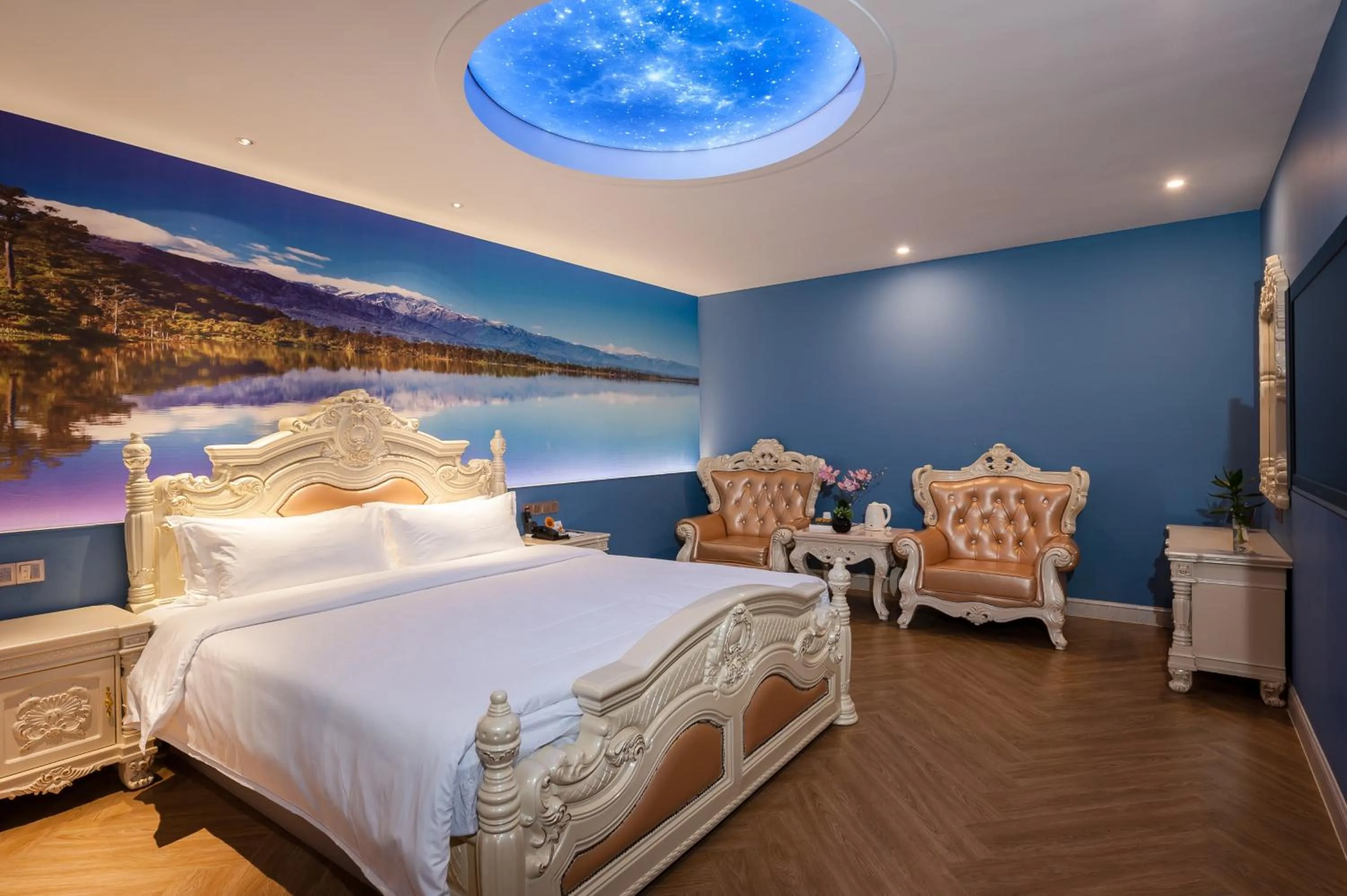 bunk bed, Bed in Nan Yang Royal Hotel