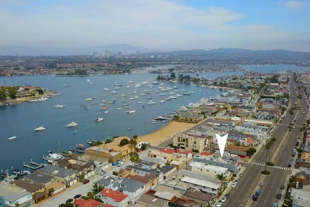 1000#3 Renovated Home by Beach & Sand - AC & More!