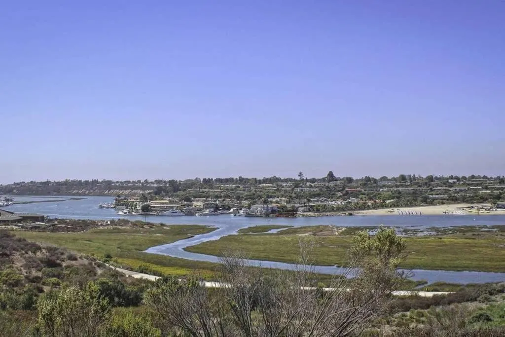 1000#3 Renovated Home by Beach & Sand - AC & More!