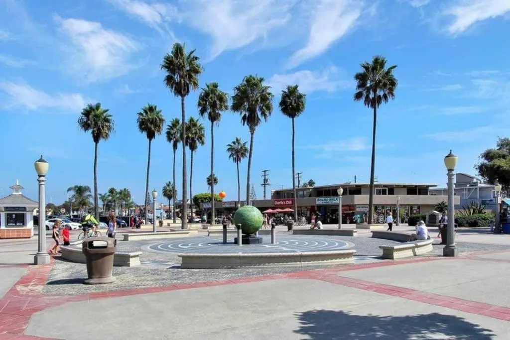 1000#3 Renovated Home by Beach & Sand - AC & More!