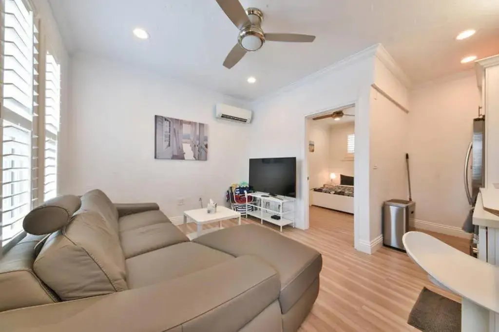 1000#3 Renovated Home by Beach & Sand - AC & More! 1000#3 Renovated Home by Beach & Sand - AC & More!